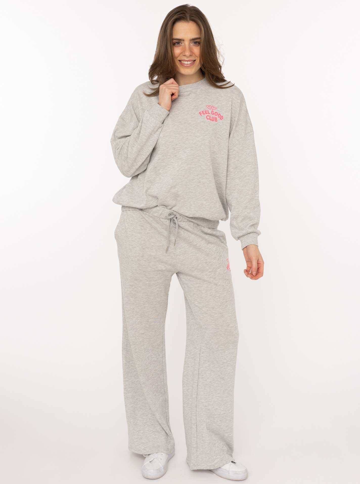 Zwillingsherz Sweatshirt »"Feel Good Club"«, Rundhals, kleine Stickerei vorne
