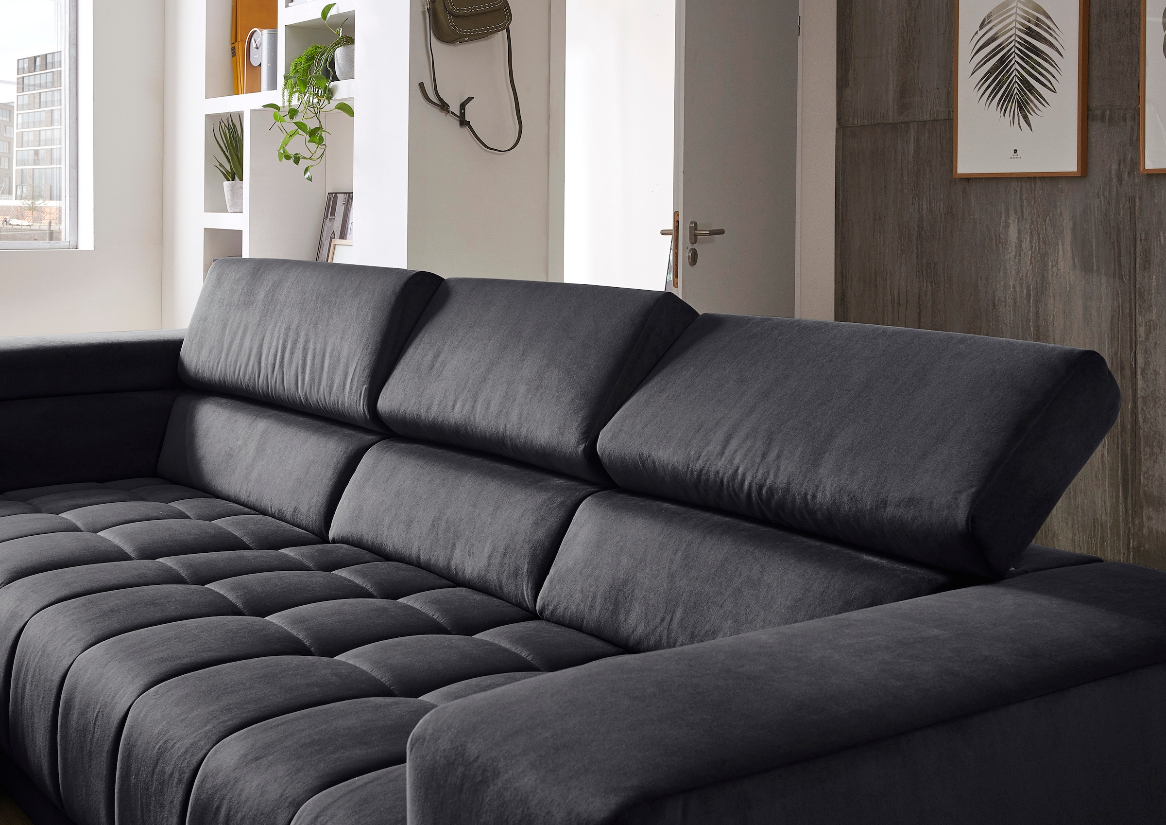 Die PlanBar Ecksofa »MP-IN15053 L-Form breiter Schenkel«, wahlweise mit Kopfteilverstellung und manueller Vorziehbank