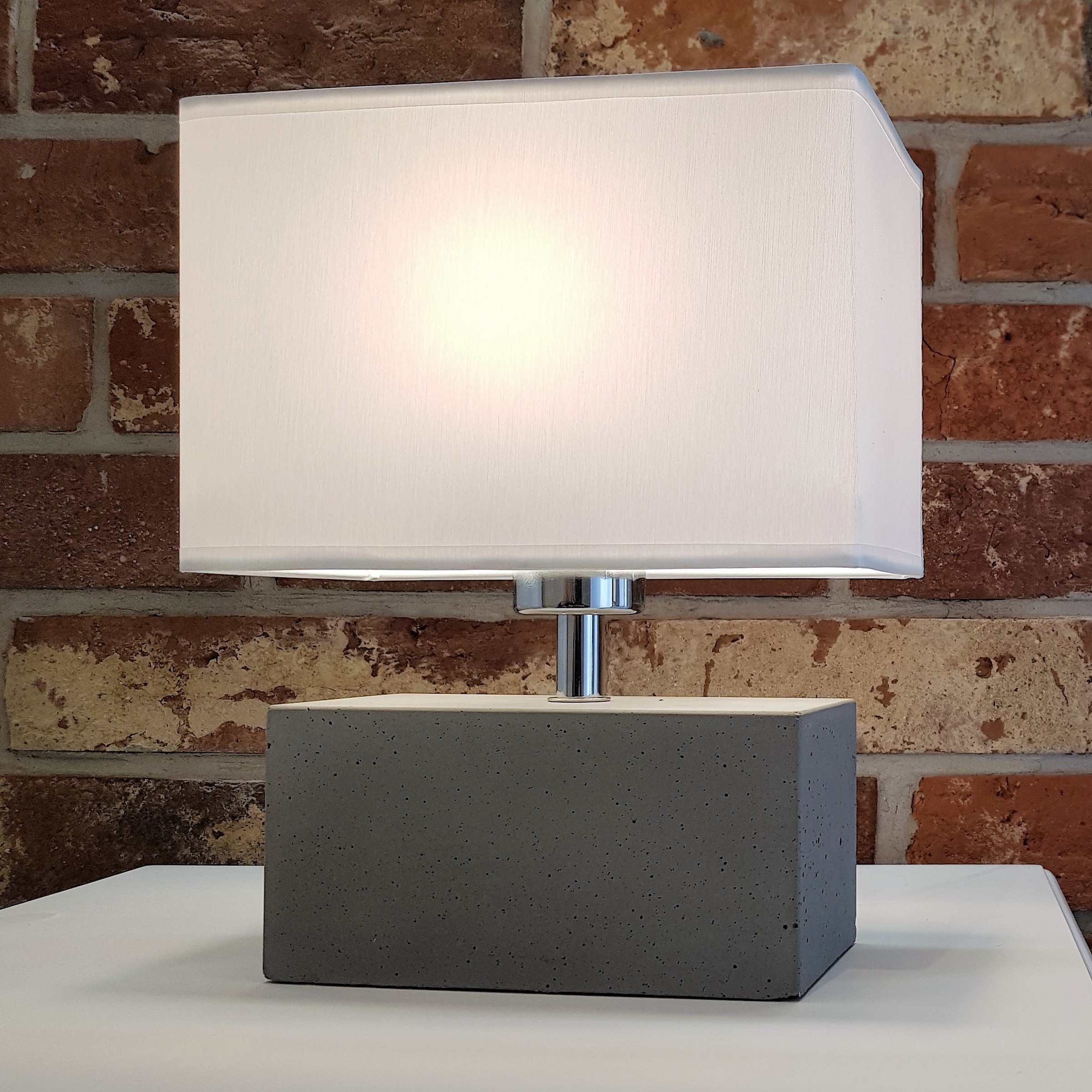 SPOT Light Tischleuchte »STRONG DOUBLE«, 1 flammig, Leuchtmittel E27 | ohne Leuchtmittel, Wertige Materialien: echtes Beton und Leuchtenschirm aus Stoff
