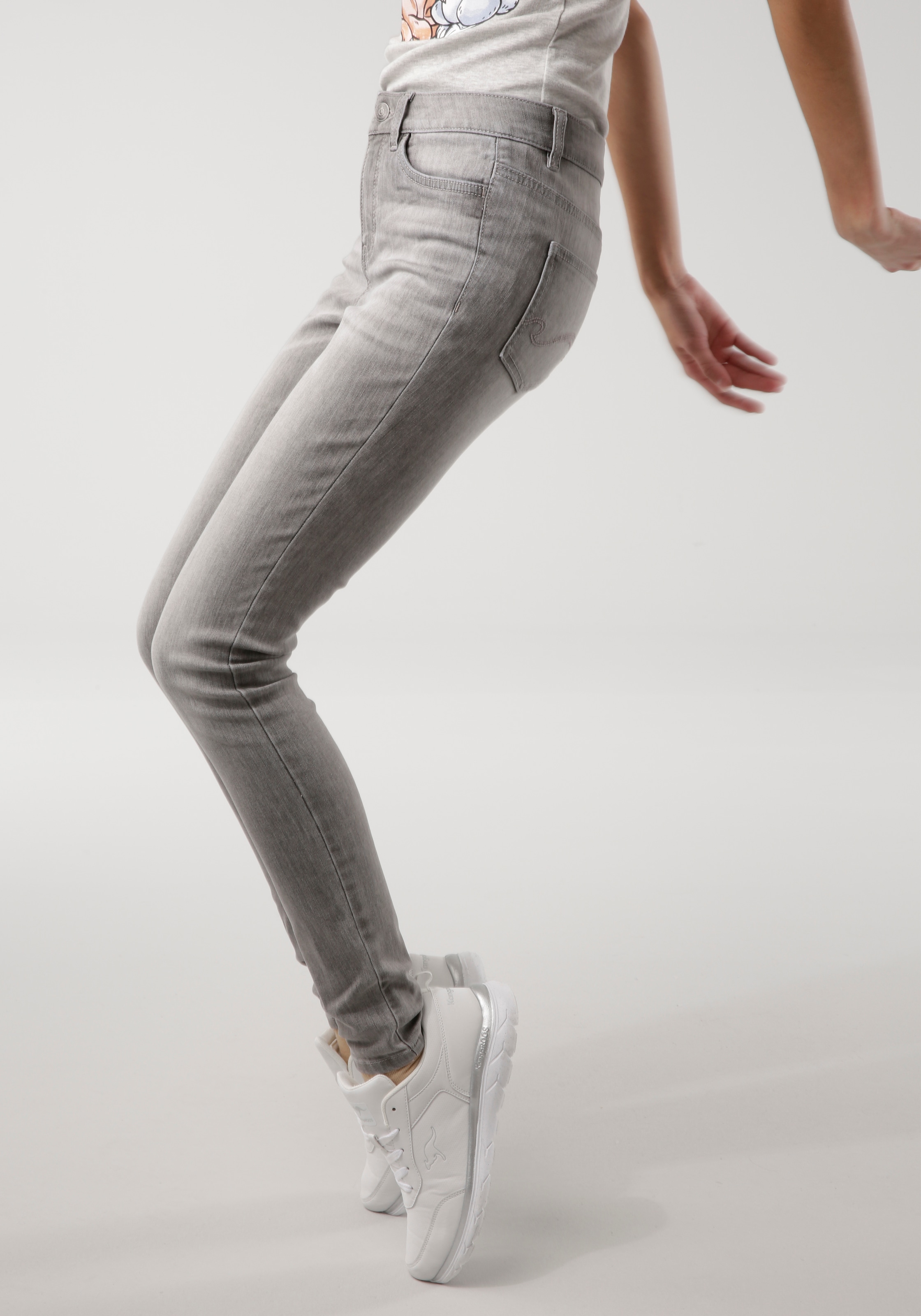 KangaROOS 5-Pocket-Jeans »SUPER SKINNY bei ♕ HIGH RISE«, used-Effekt mit