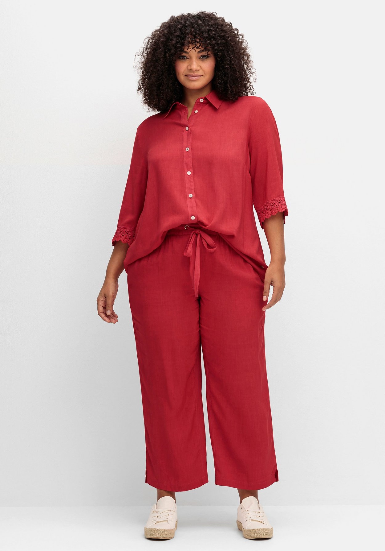 Sheego Hemdbluse »Bluse mit Spitze am Ärmel, weich fließende Qualität«