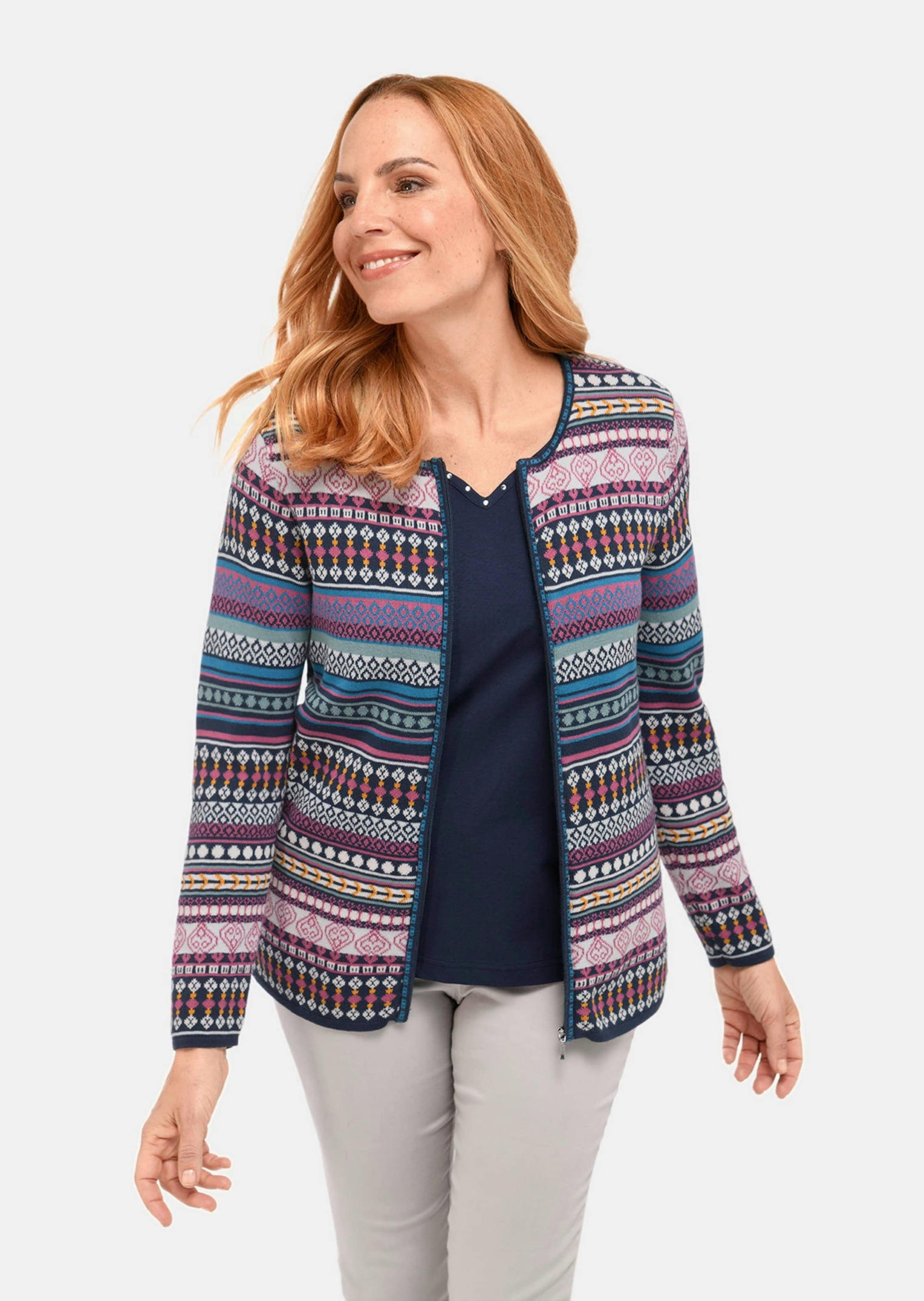GOLDNER Strickjacke »Kurzgröße Kurzgröße - Jacquardstrickjacke mit farbenfrohem Ringelmuster«
