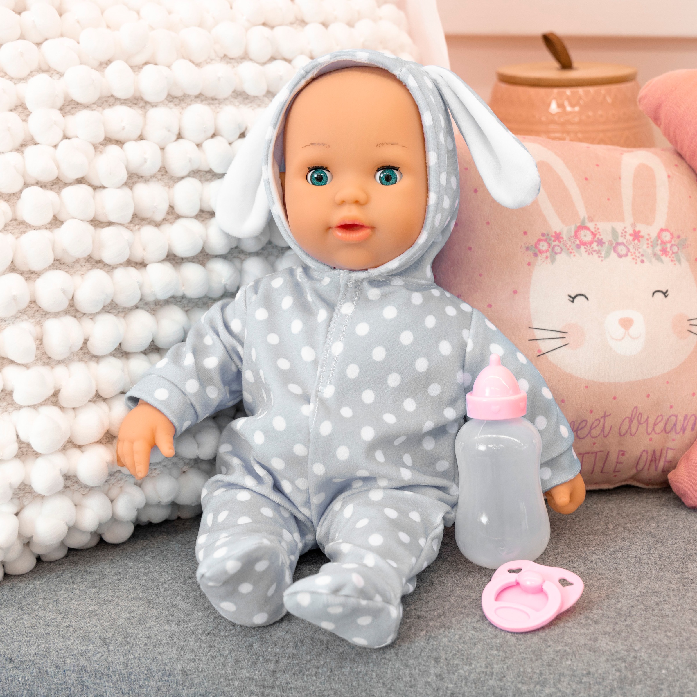 Bayer Babypuppe »Anna First Words Baby, 38 cm grau«, (3 tlg.), mit Schlafaugen und Babygeräuschen