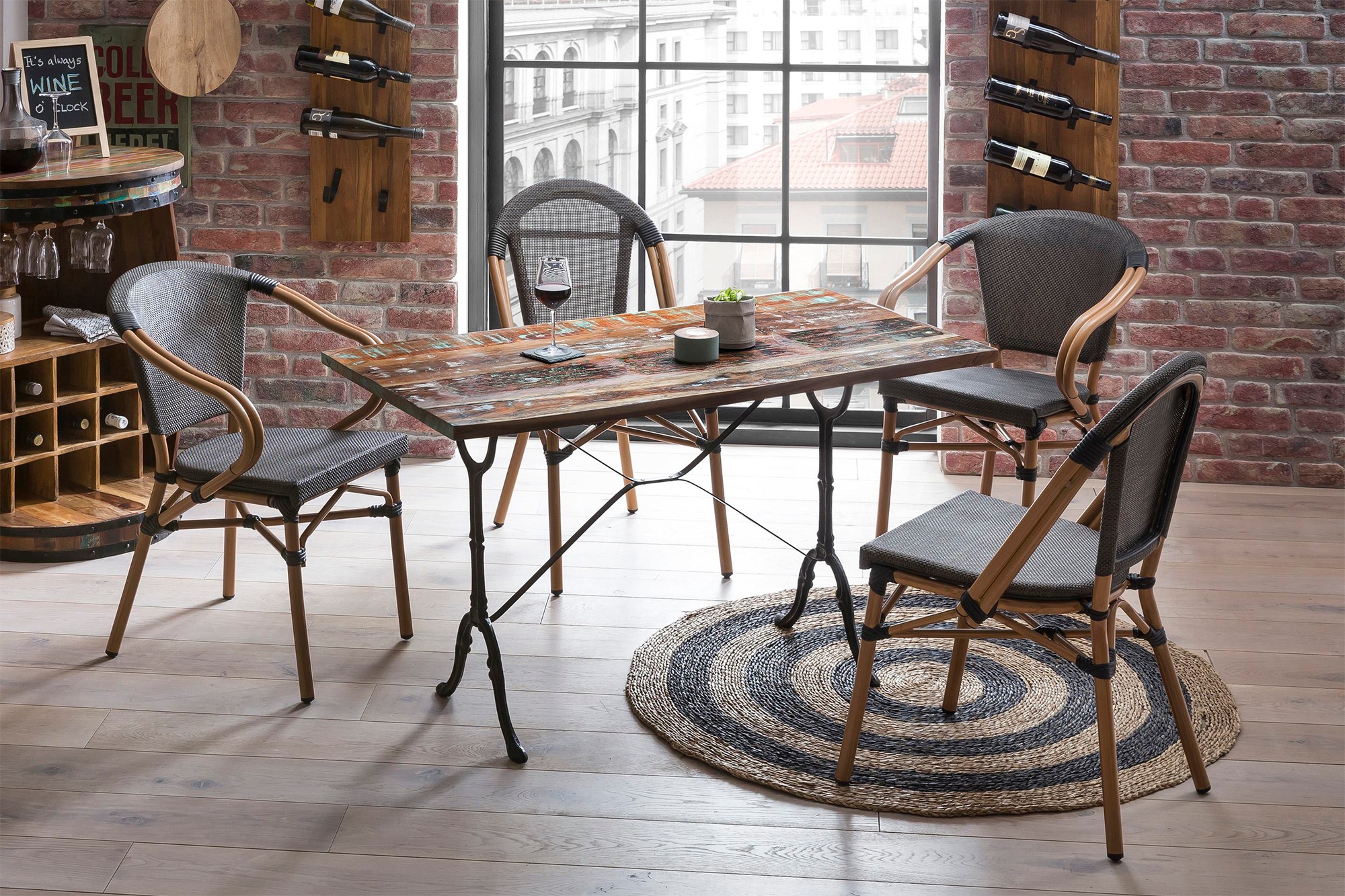 SIT Esstisch, Gusseisengestell im Bistro-Stil