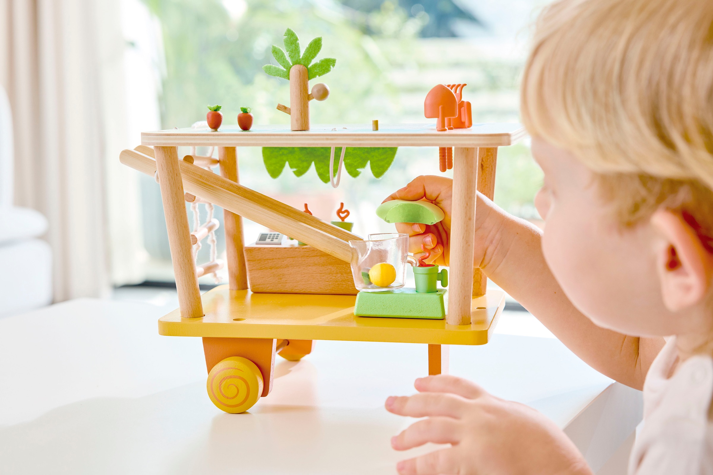 Hape Spielwelt »Green Planet Explorers, Clios Fruchtsaft-Truck«