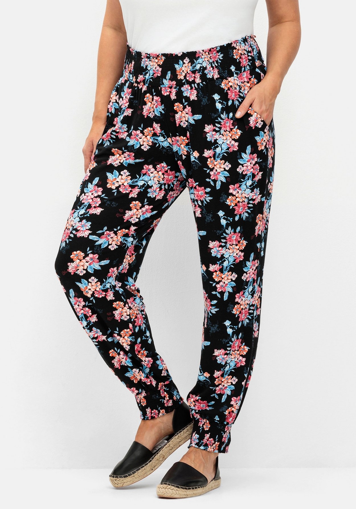 Sheego Schlupfhose »Schlupfhose mit Blumendruck und Smok-Abschlüssen«