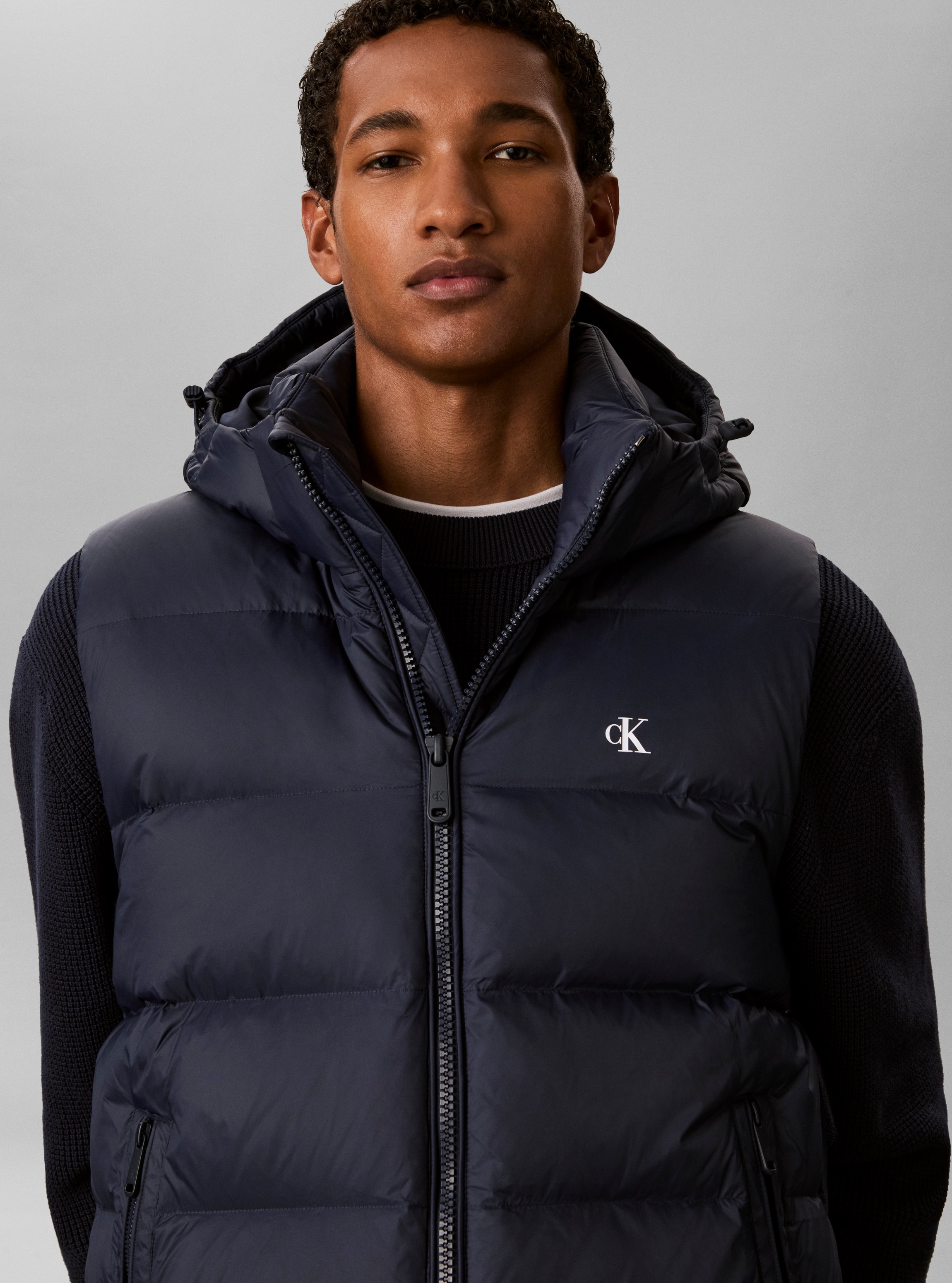 Calvin Klein Steppweste »NYLON ZIP OFF HOOD« Regular fit mit abnehmbarer Kapuze