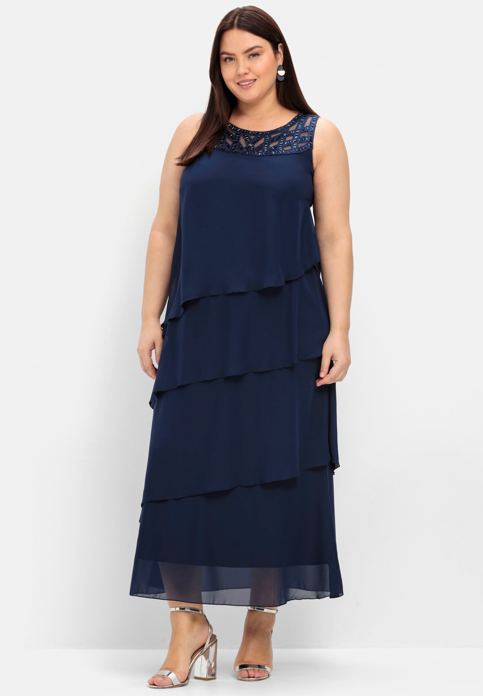 Sheego Jerseykleid »Abendkleid Abendkleid in Lagen-Optik, aus Chiffon« Ohne Tasche in figurumspielender Form