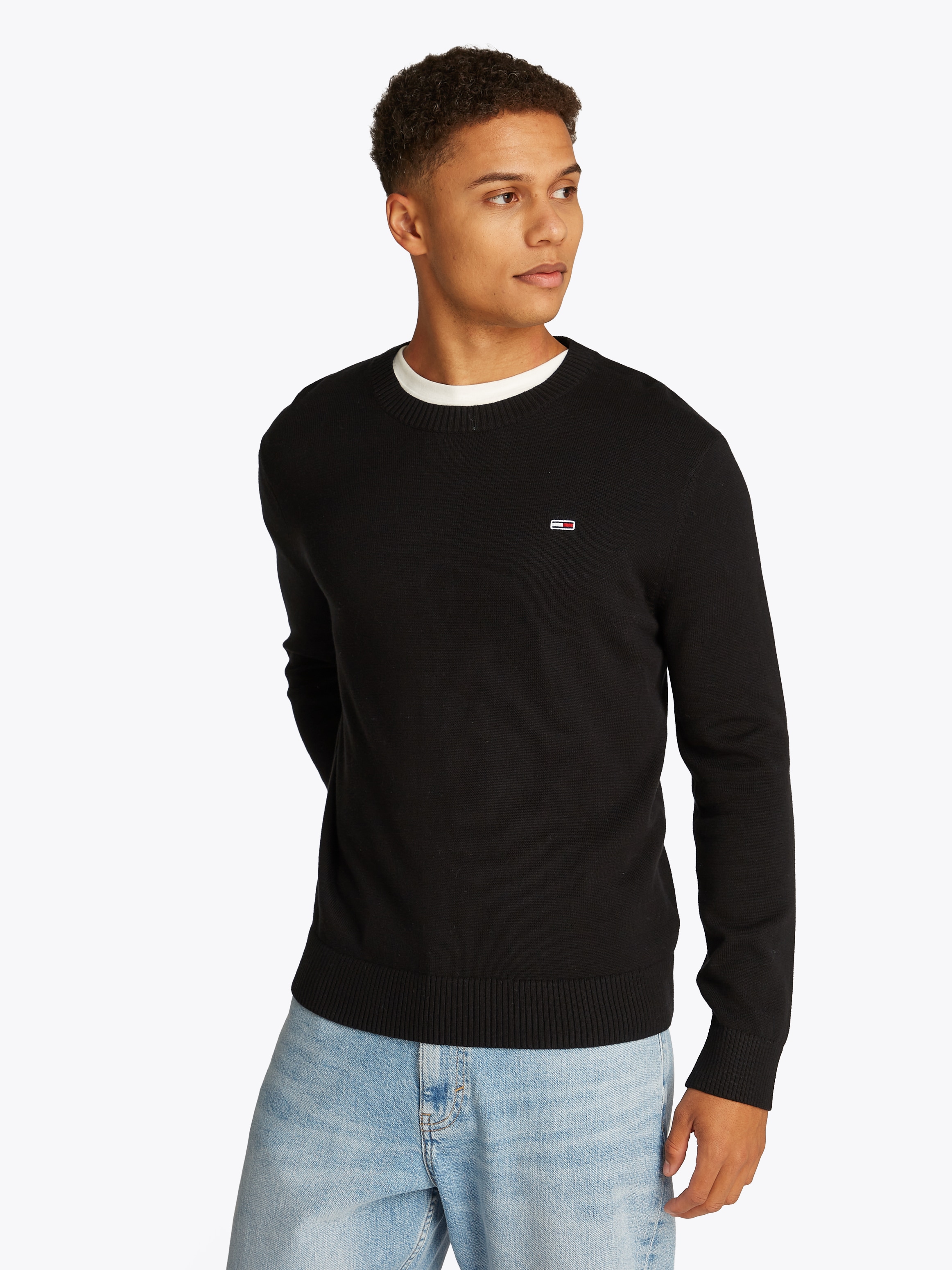 Tommy Jeans Rundhalspullover »TJM SLIM ESSENTIAL LIGHT SWEATER«, mit Flag-Patch