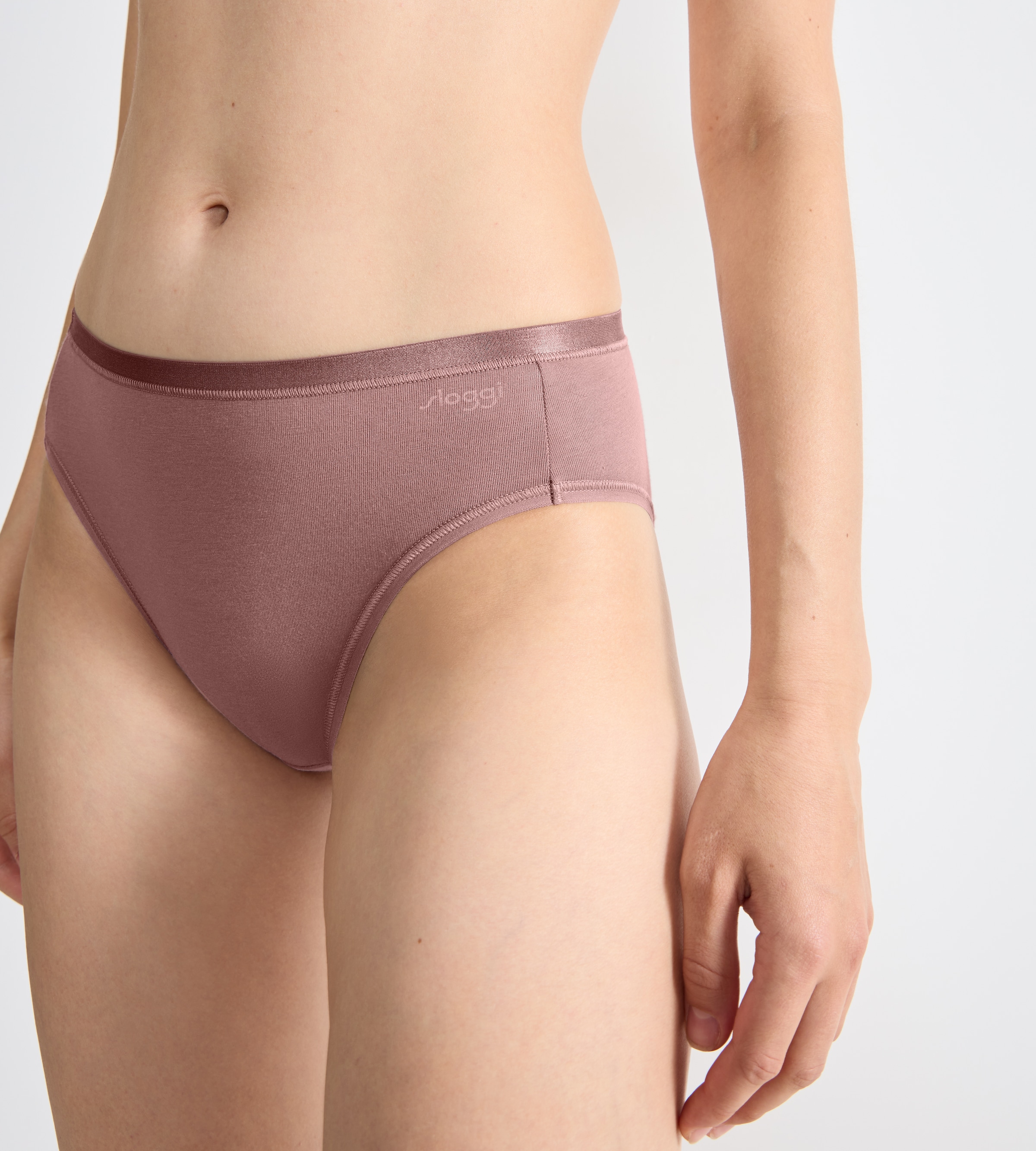 sloggi Slip »GO Daily Cotton Tai 3P«, (3er Pack), Glanz-Effekt Details, hoher Beinausschnitt