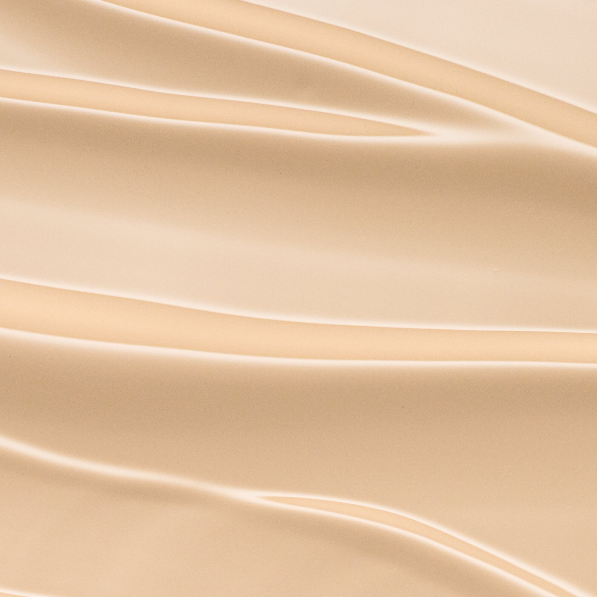 Essence Foundation »BRIGHTEN UP! cushion foundation« flüssige Textur, mittlere Deckkraft, wasserfest, langanhaltend