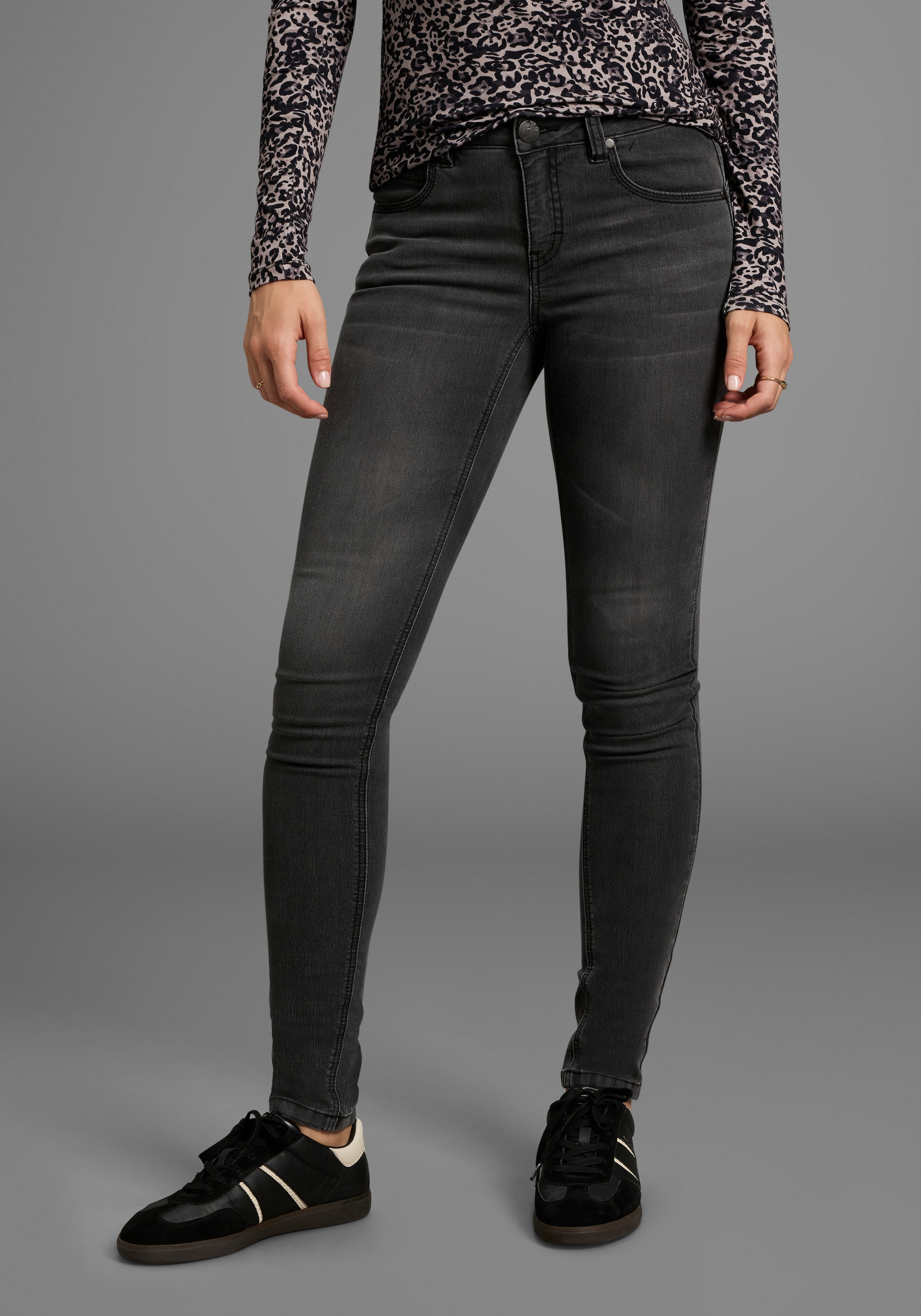 Arizona Skinny-fit-Jeans "Shaping" skinny Passform, normale Leibhöhe, in Stretch-Qualität, Used-Look