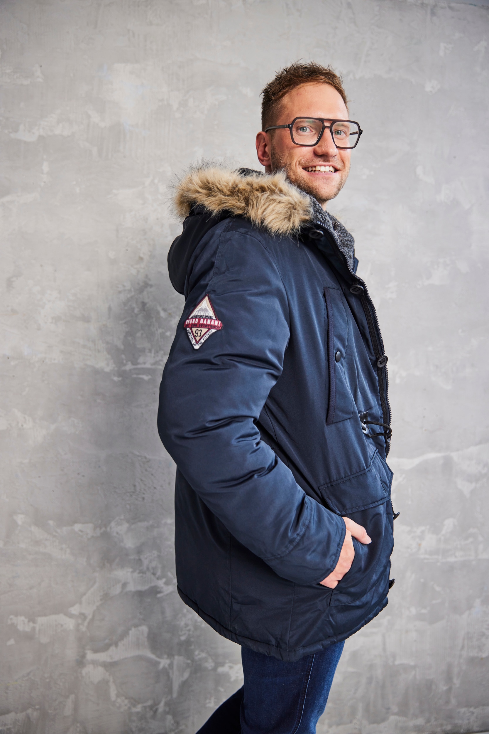 Bruno Banani Parka, mit Kapuze, strapazierfähiges Material, abnehmbare Kapuze mit Fellimitat
