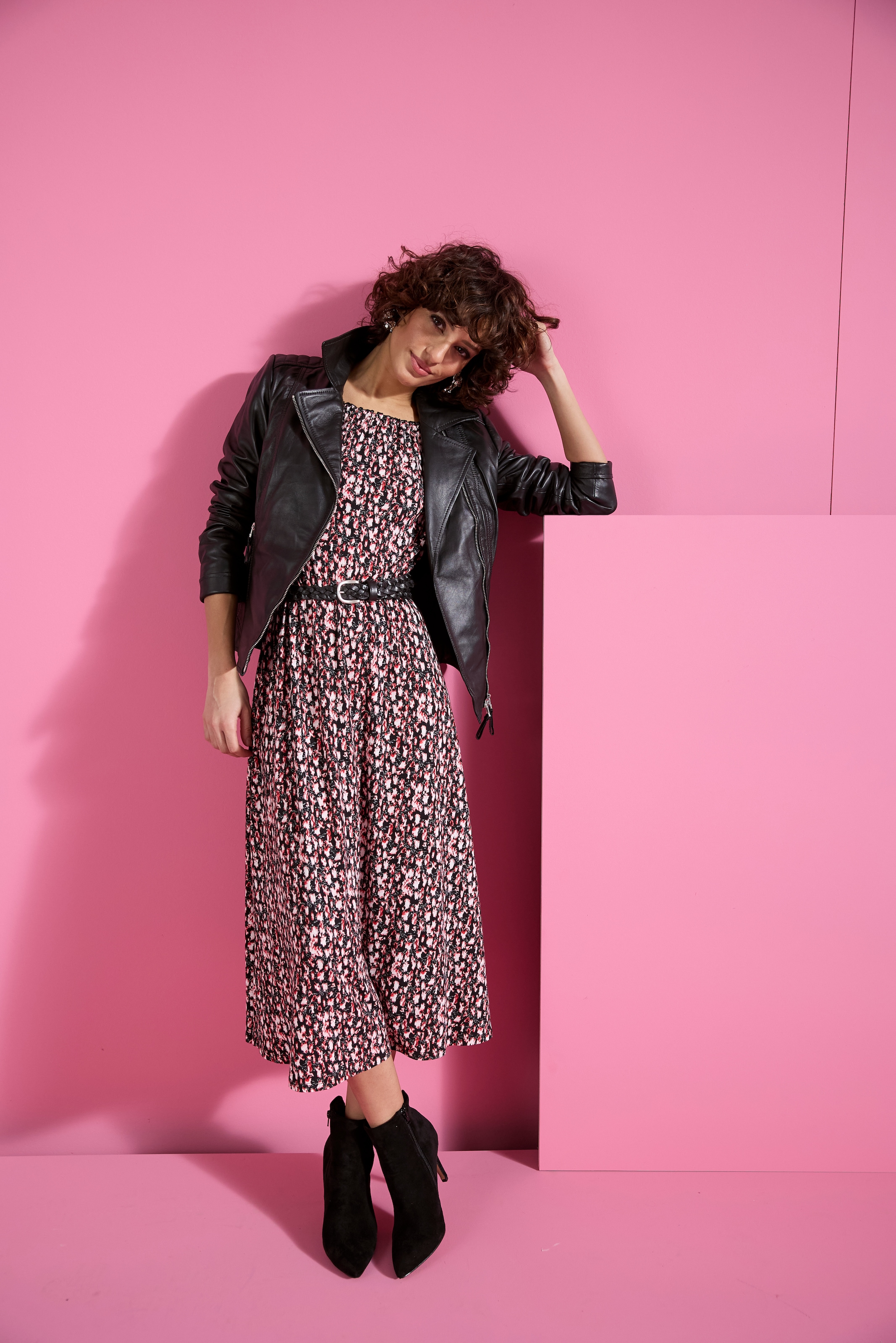 Bruno Banani Lederjacke figurenbetont, mit Reißverschlus für Casualmode