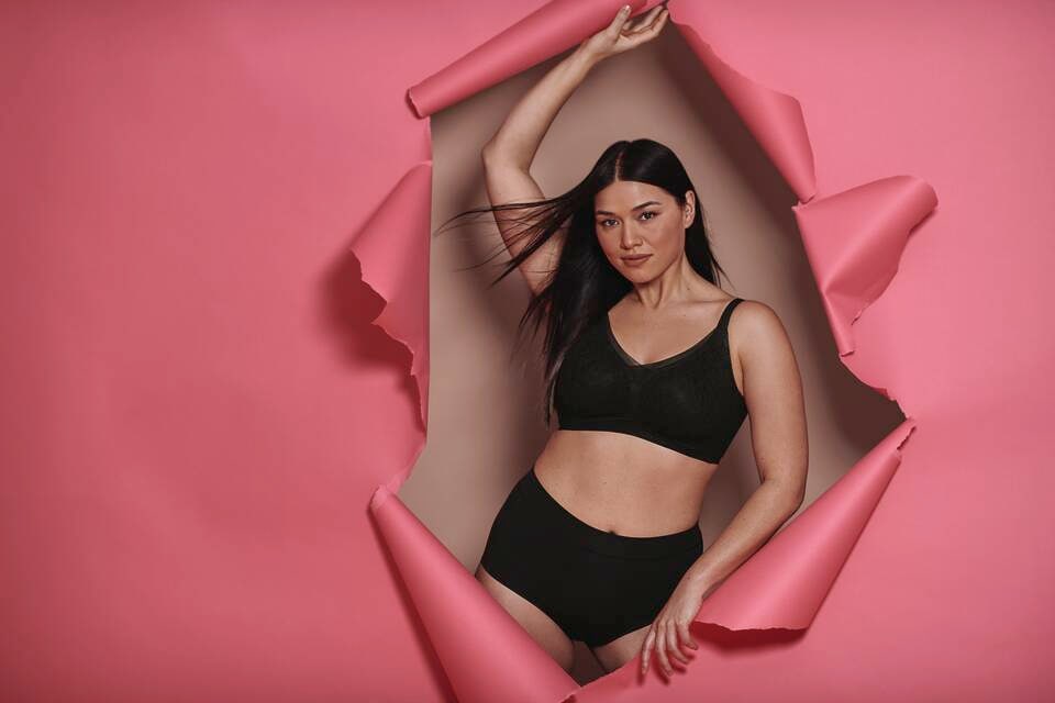 Anita since 1886 Bralette Verstellbare Träger, sportlich leichter Mesh Abschluss im Dekolleté.