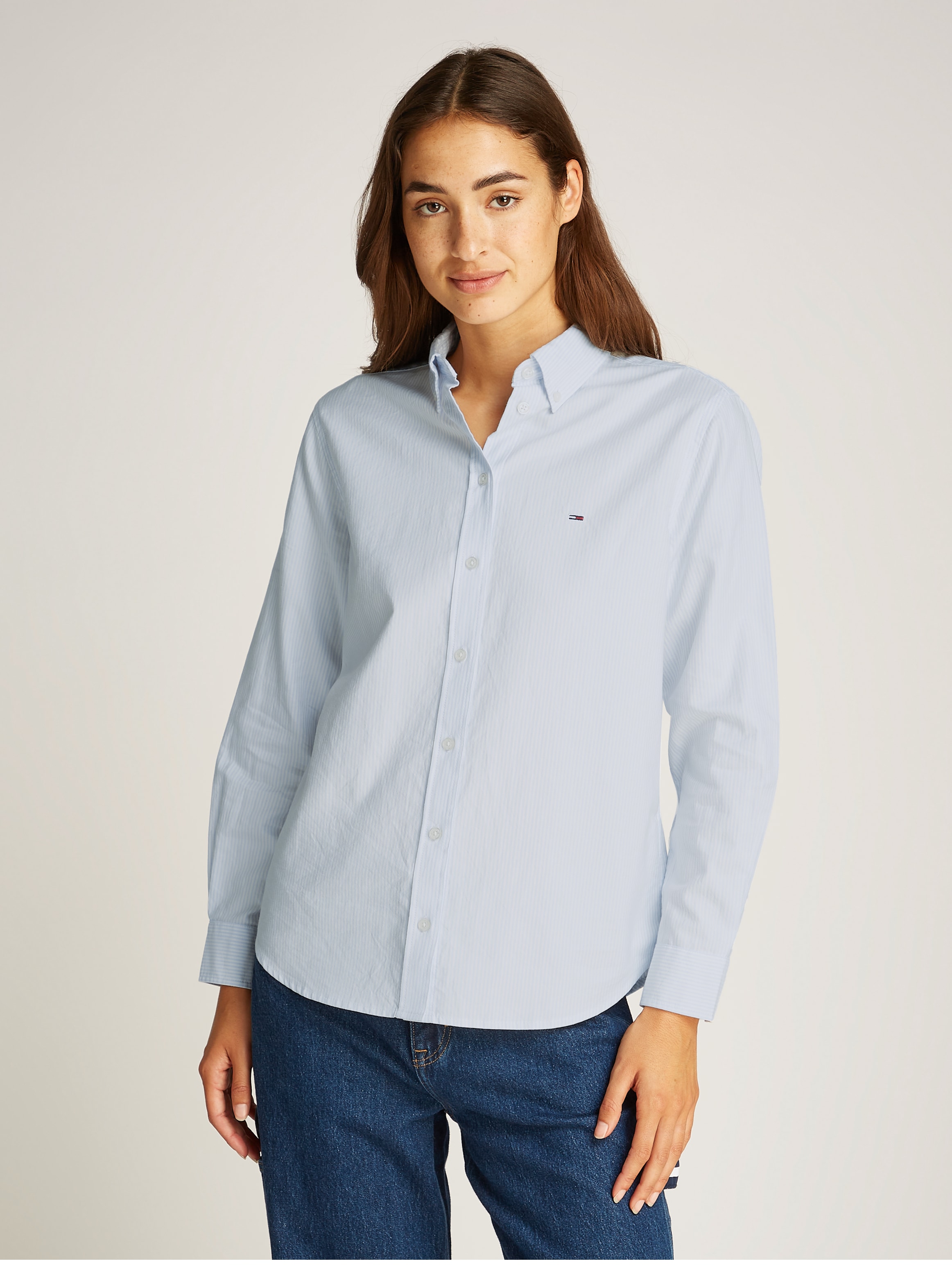 Tommy Jeans Hemdbluse »TJW REG OXFORD SHIRT«, mit Logostickerei