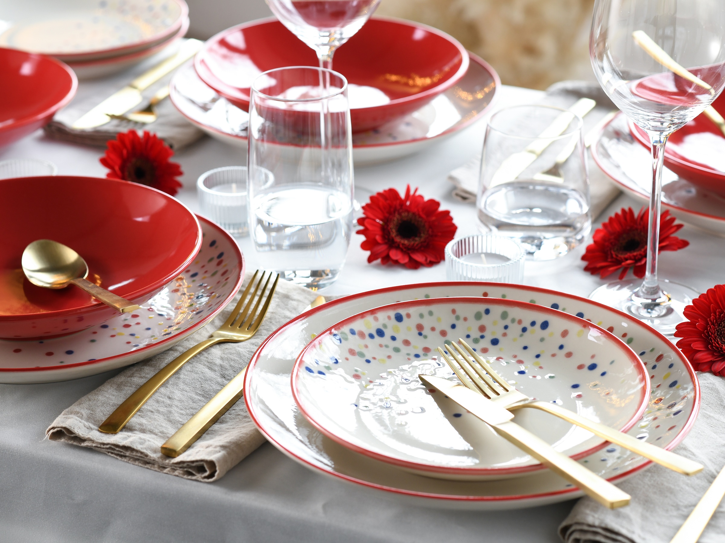 CreaTable Teller-Set »Joy, Teller Set 12-tlg.« Unregelmäßige bunte Punkte, Gute Laune Geschirr, Frisch, Freundlich