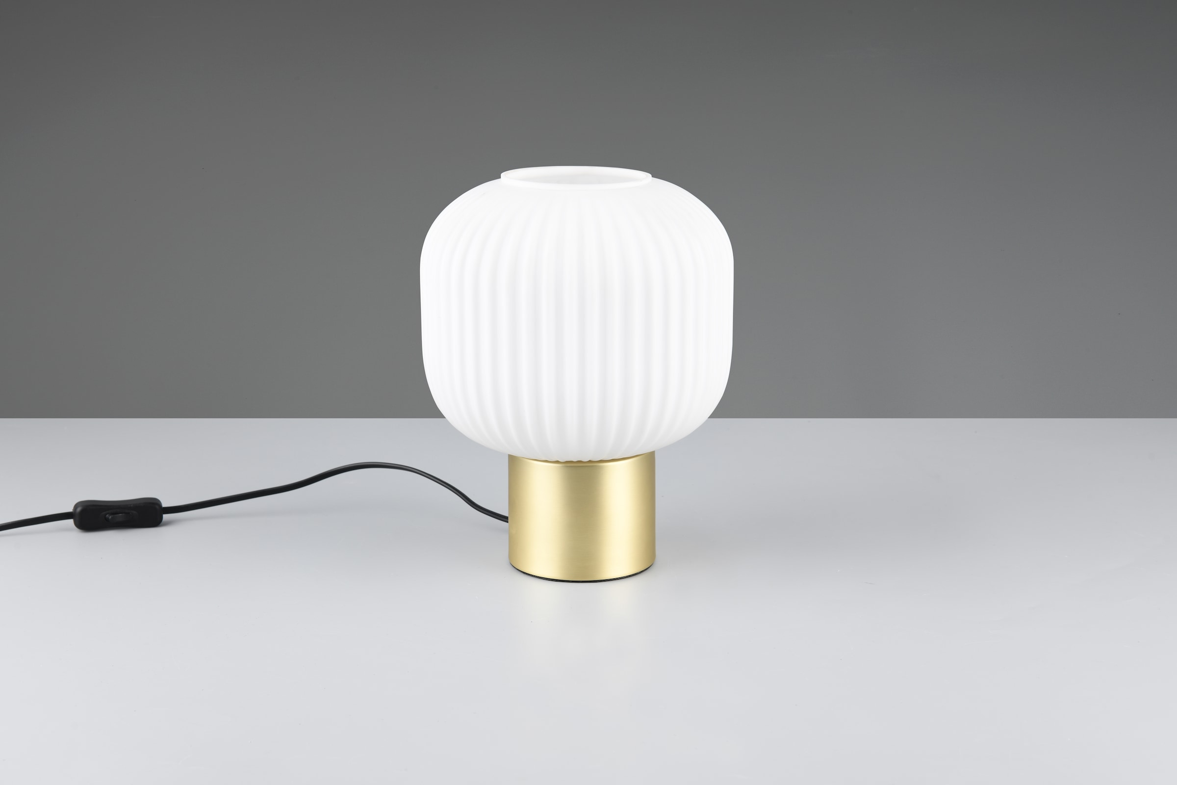 TRIO Leuchten Schreibtischlampe »DIVA, E27 Tischleuchte mit Glasschirm Ø 20cm, exkl 1xE27 max 40W« E27 1 Stk. warmweiß - kaltweiß Schnurschalter 150cm Kabel Höhe 26cm Nachttischlampe Kommode Sideboard