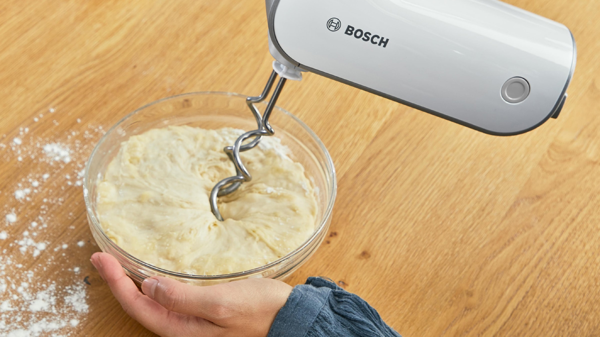 BOSCH Handmixer »MFQ49300, Edelst. Rührbesen/Knethaken, 5 Stufen, Spiralkabel« 850 W Turbotaste, Soft-Touch-Griff, leichtes Gehäuse, Made in Europe