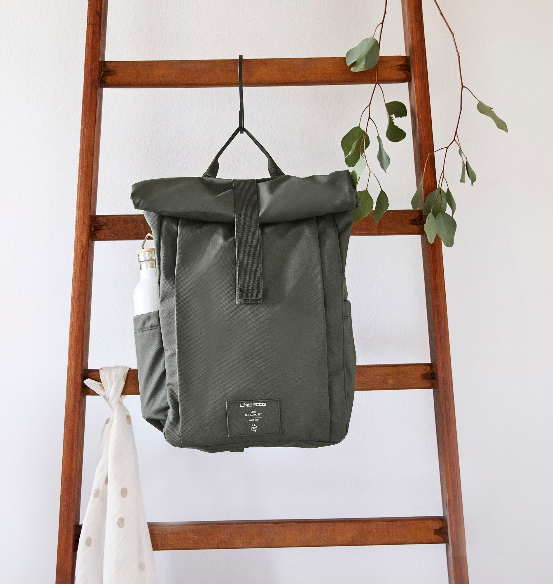 LÄSSIG Wickelrucksack »Green Label, Rolltop Up, olive«, vegan; zum Teil aus recyceltem Material
