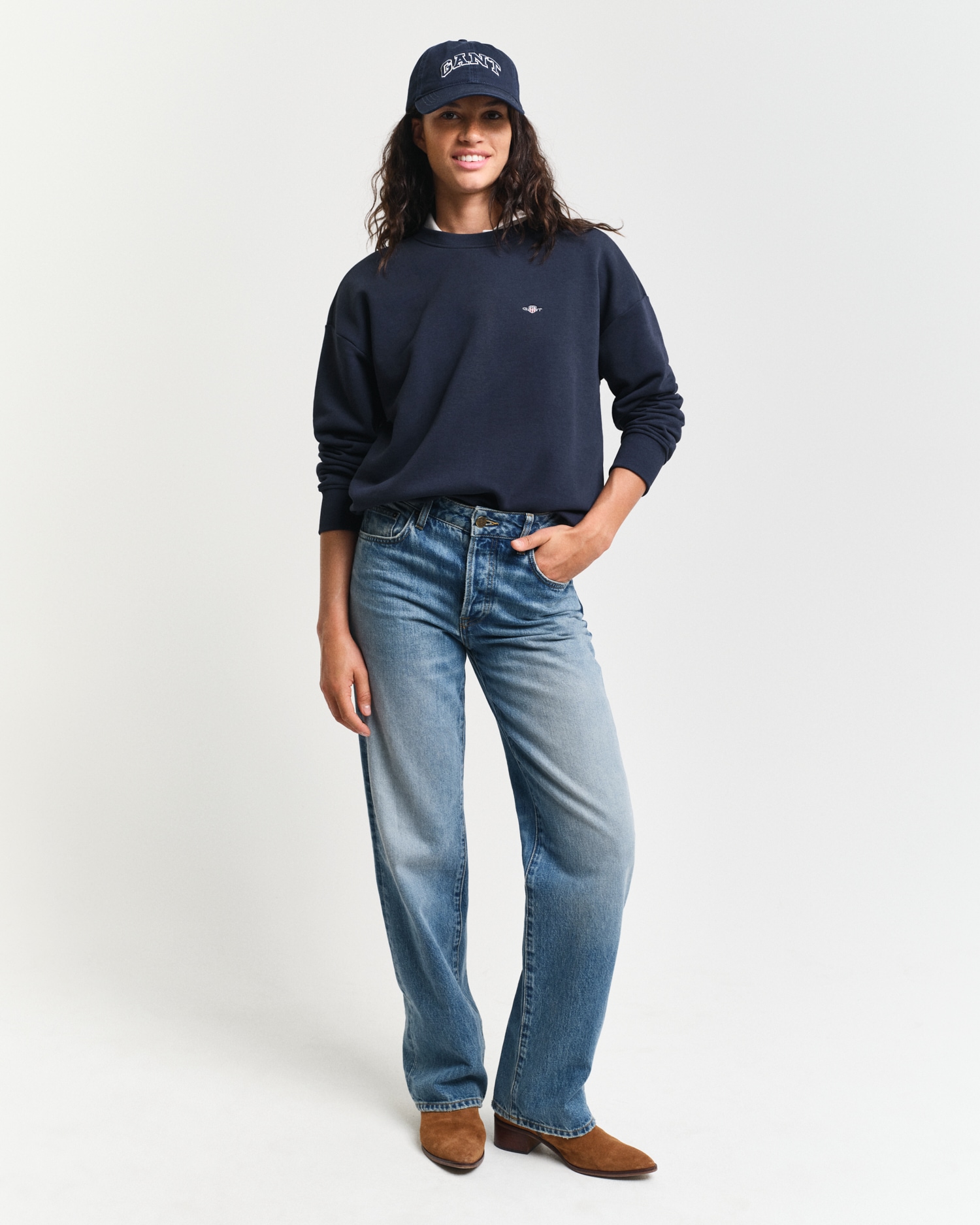 Gant Sweatshirt »SHIELD C-NECK SWEAT«, Grafische GANT-Stickerei auf der Brust
