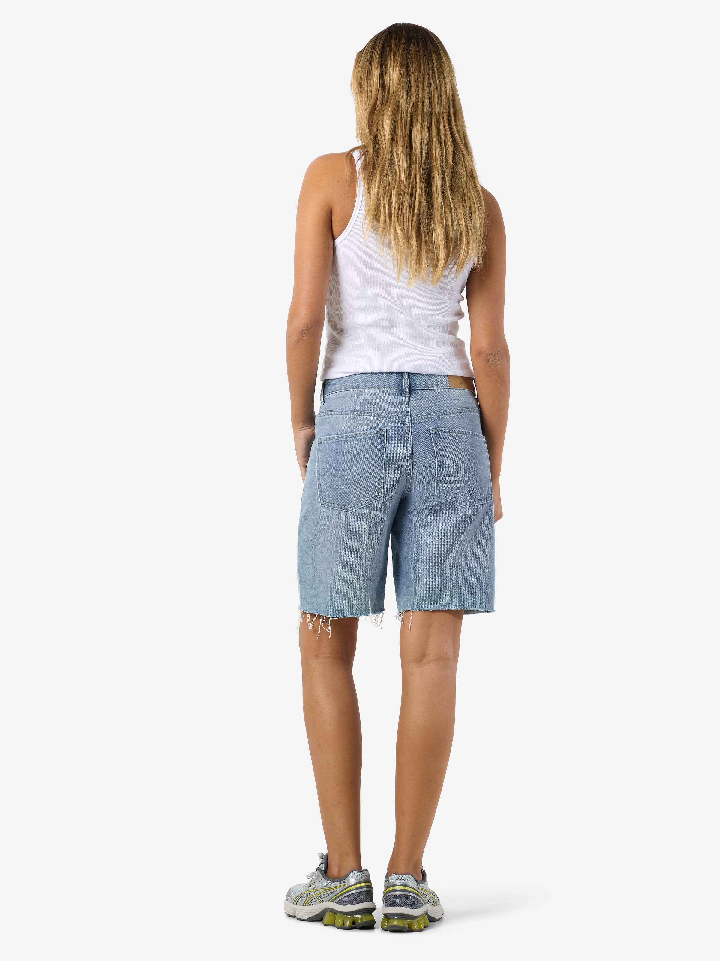 Noisy may Jeansshorts »NMHOLLA NW LOOSE SHORT AZ425LB NOOS« modisch offene Säume
