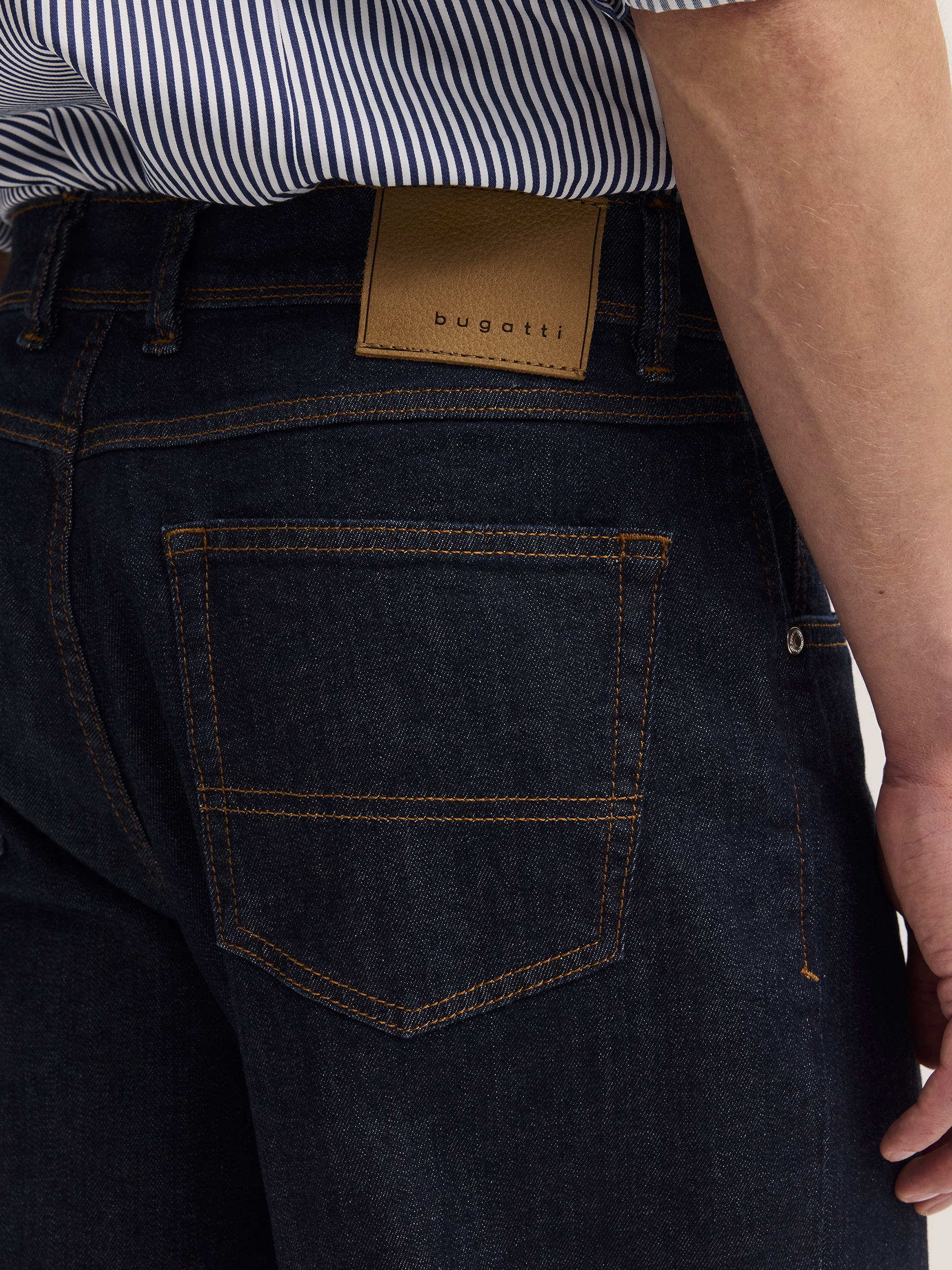 bugatti 5-Pocket-Jeans »Loose Fit« aus Kaihara Raw Denim