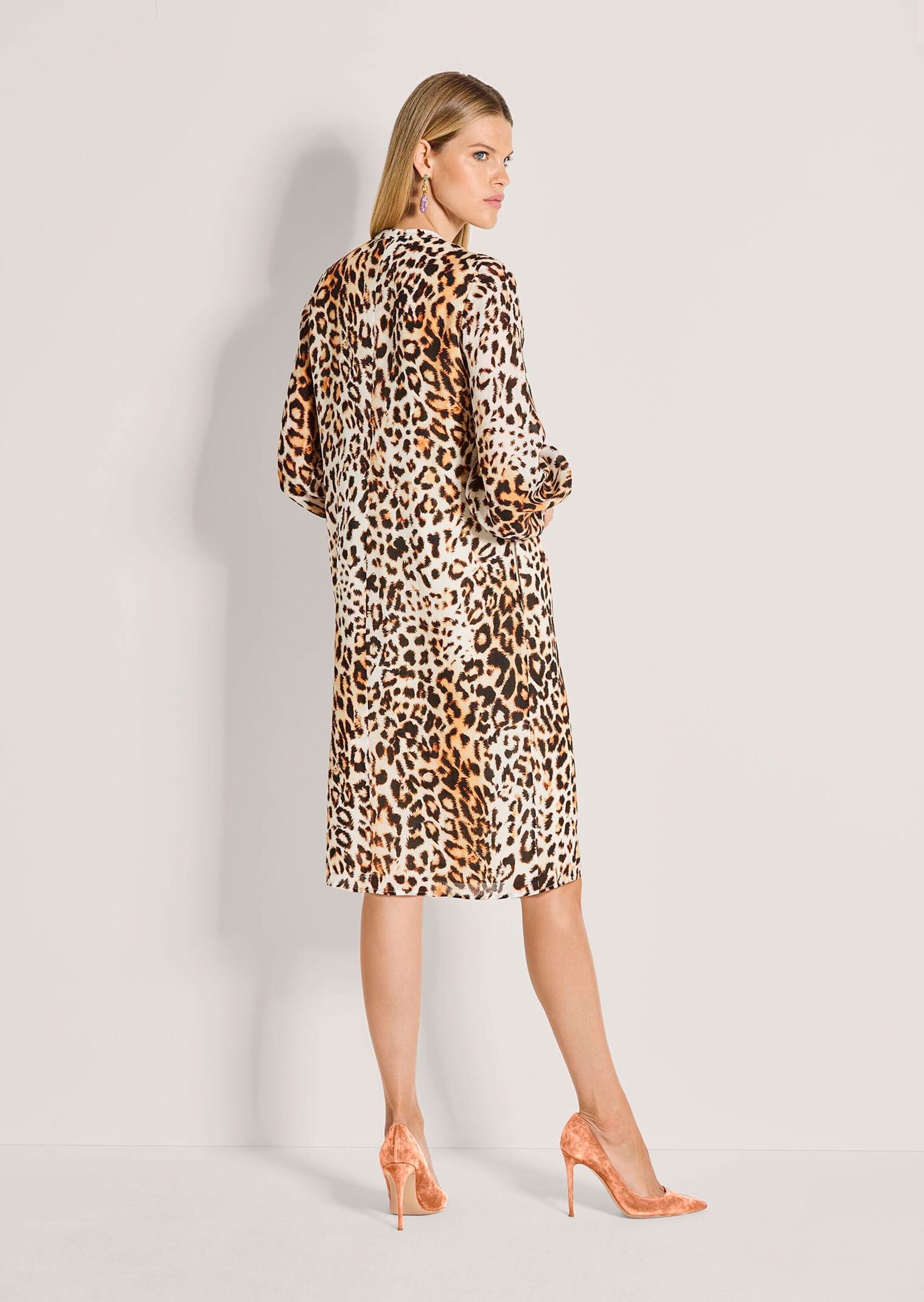 MADELEINE Midikleid »Midikleid Druckkleid mit Animal-Print« Shiftform