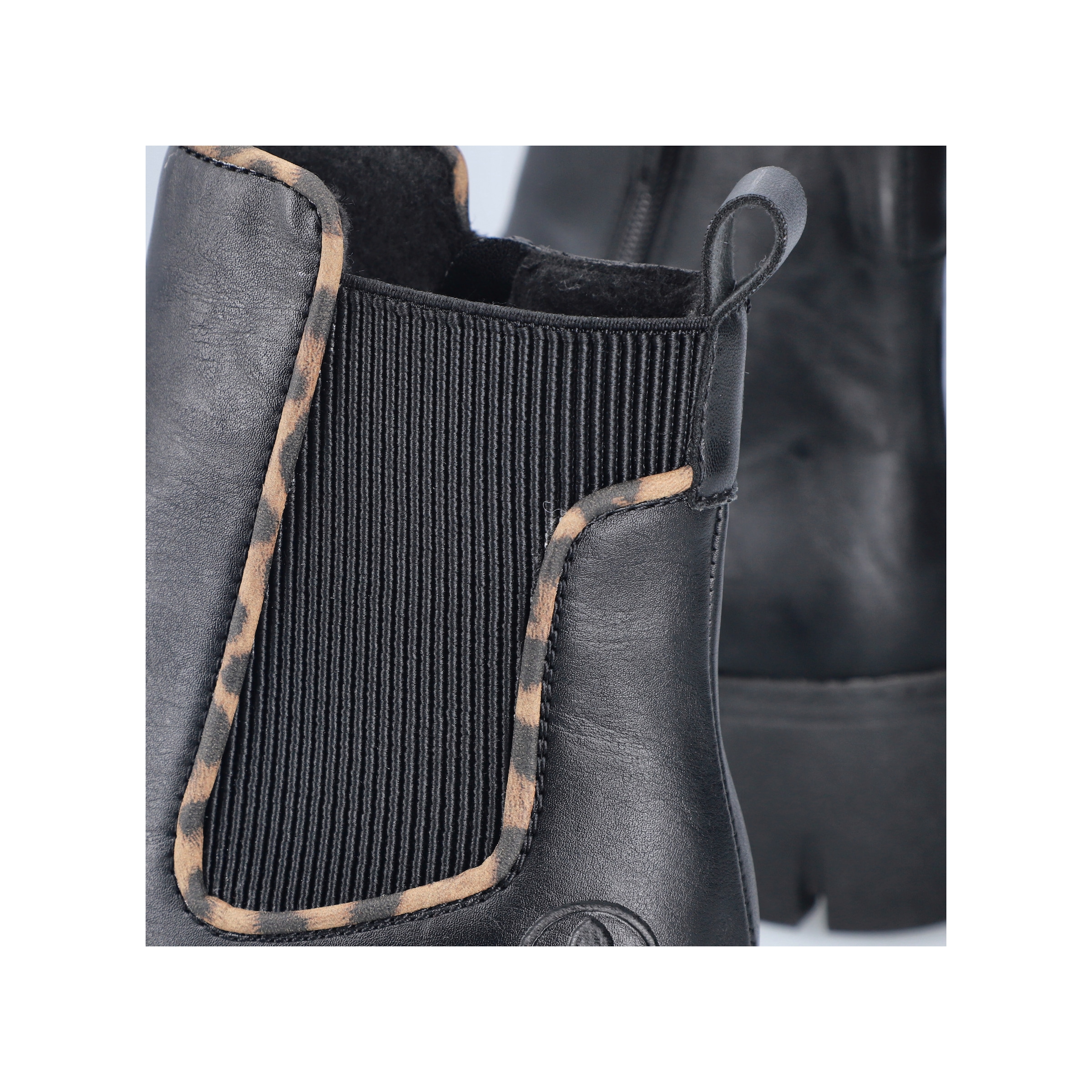 Rieker  Stiefelette mit dekorativer Einfassung in Leo-Optik