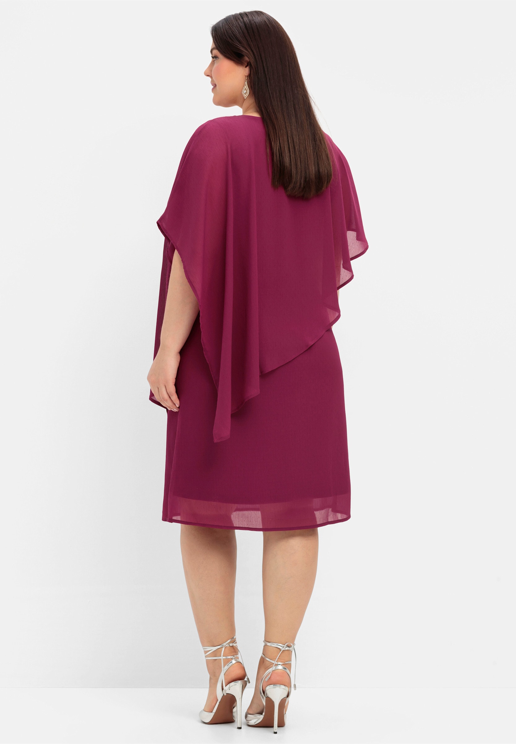 Sheego Cocktailkleid »Cocktailkleid Cocktailkleid aus Chiffon« Ohne Taschen mit asymetrischem Cape