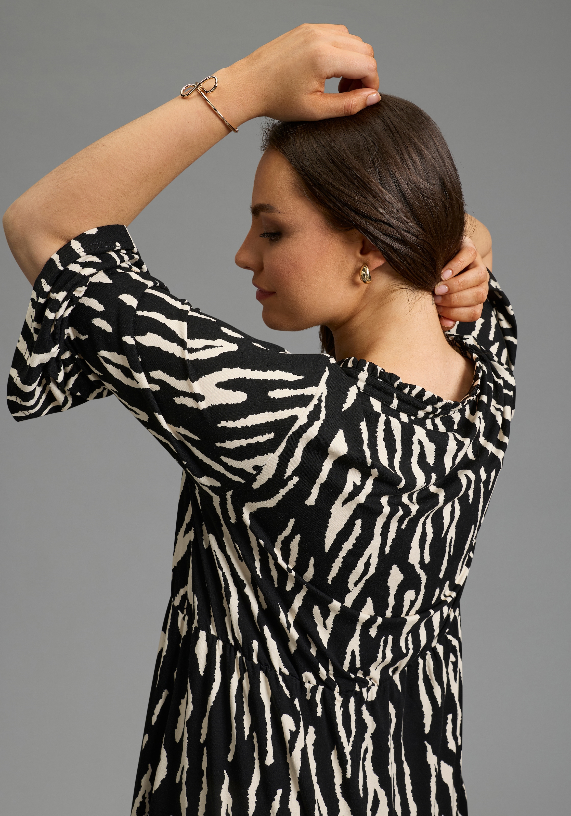 Laura Scott CURVE Jerseykleid figurumspielende Passform mit Volants, aus Viskosemischung