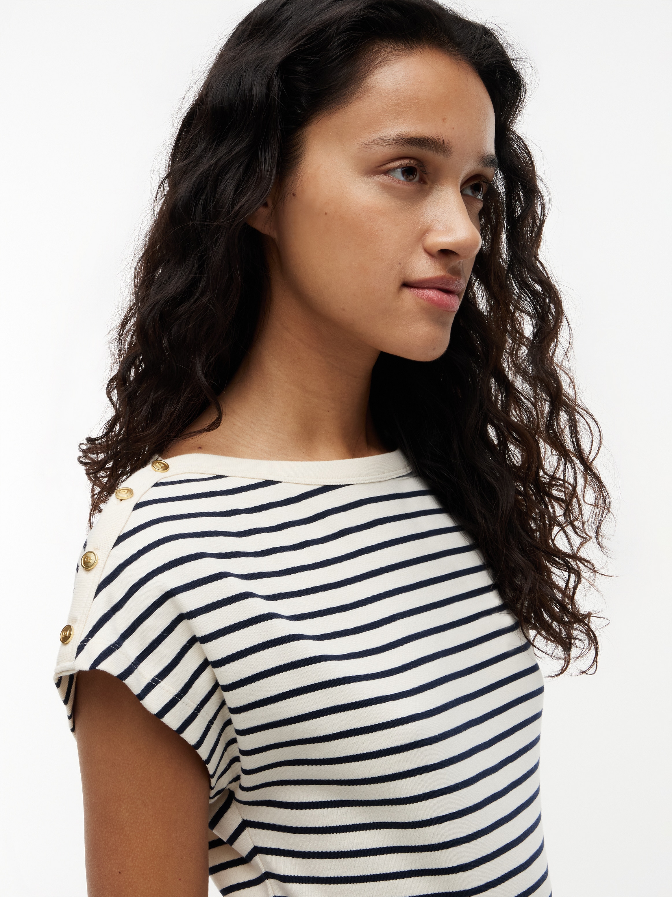 Tommy Hilfiger Kurzarmshirt »GOLD BTN CAP-SLV BOAT-NK TEE« Baumwolle, mit goldfarbenen Knöpfen
