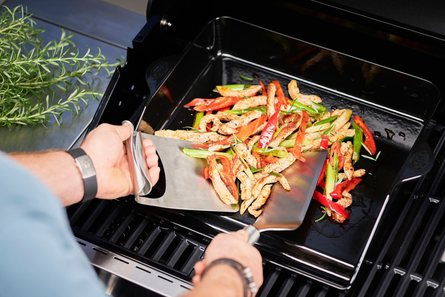 RÖSLE Grillspachtel »Plancha, 25430« mit abgerundeten Ecken zum Wenden von Grillgut, Edelstahl 18/10