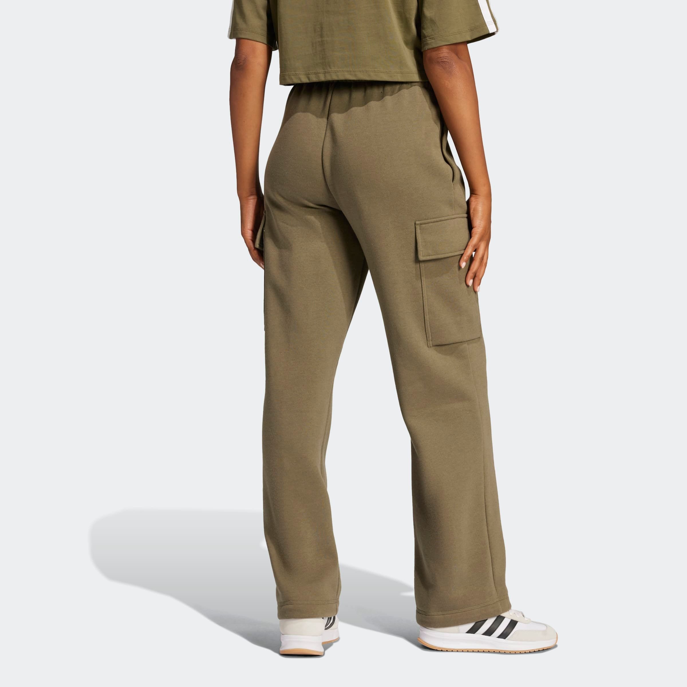 adidas Sportswear Sporthose »W LIN FL CARGO«, (1 tlg.), Cargohose mit flauschiger Innenseite, regulär geschnitten, hoher Bund