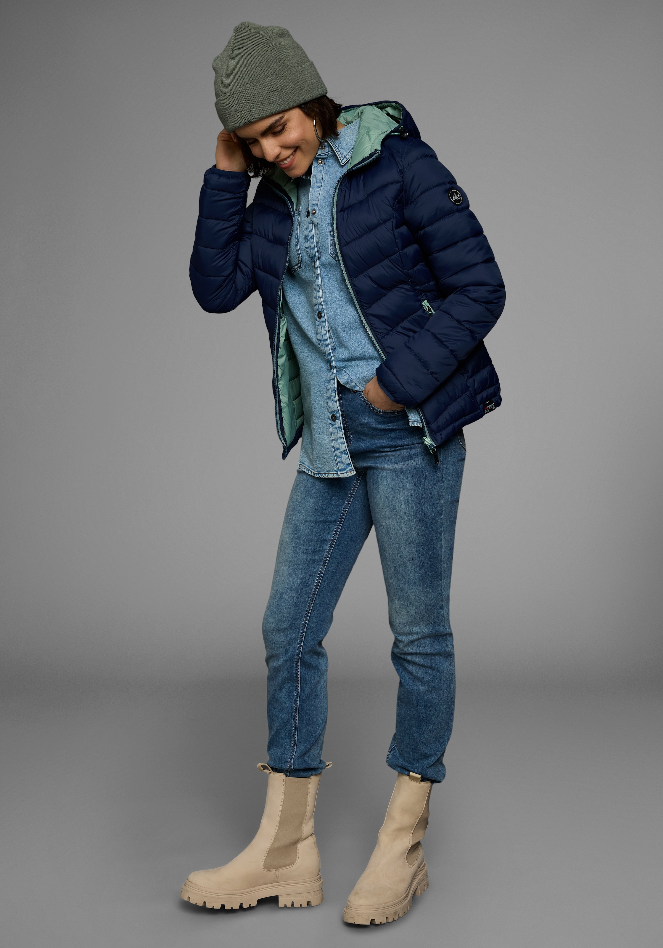 Polarino Steppjacke, mit Kapuze, Übergangsjacke für kühle Tage, aus leichtem Webmaterial