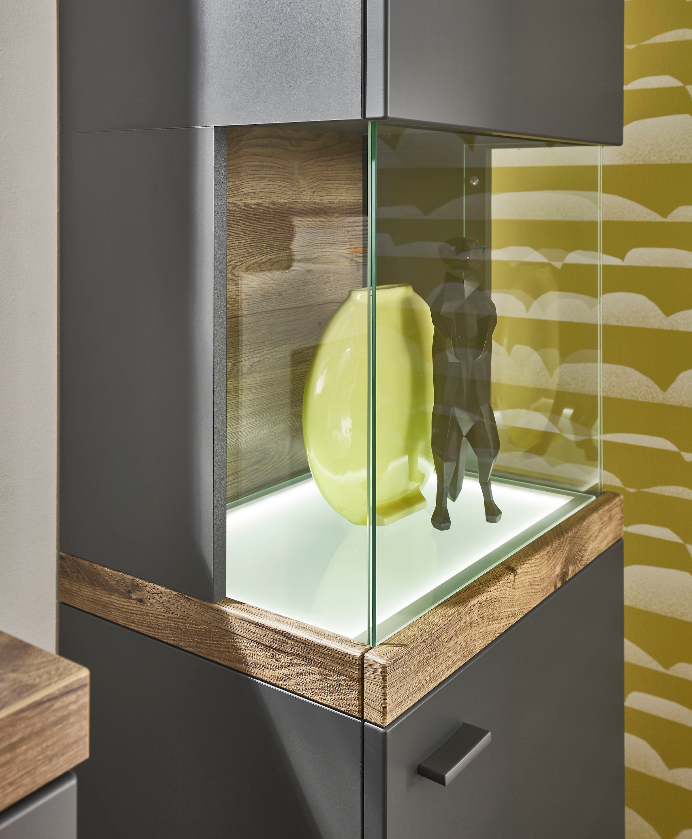 set one by Musterring Glasvitrine »Lancaster« Farben weiß oder grau mit Eicheabsetzung, mit LED-Beleuchtung