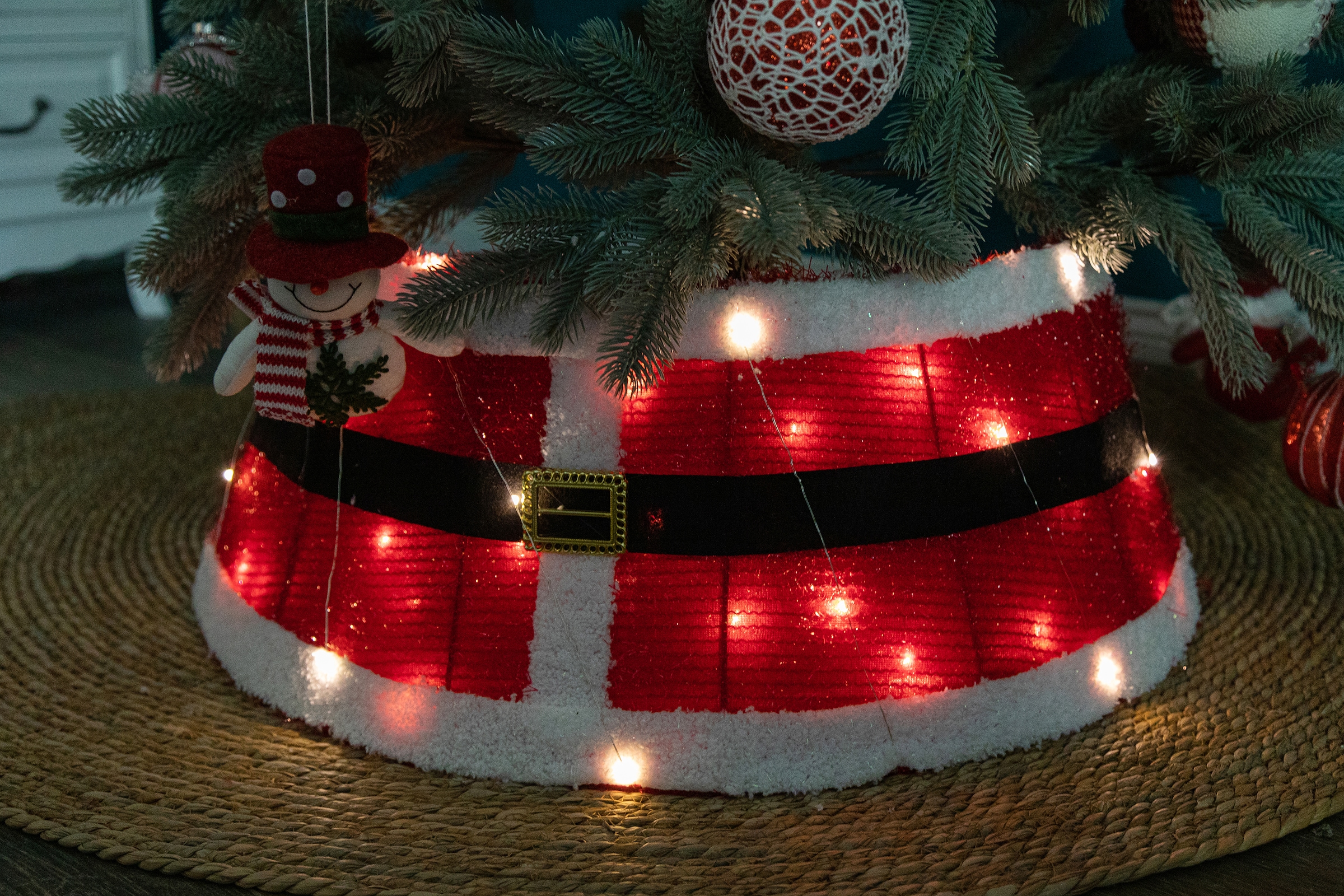 Myflair Möbel Accessoires & »Weihnachtsdeko Verkeidung, LED\'s online mit rot, kaufen bequem (1 Christbaumschmuck«, Christbaumständer tlg.), warmweißen