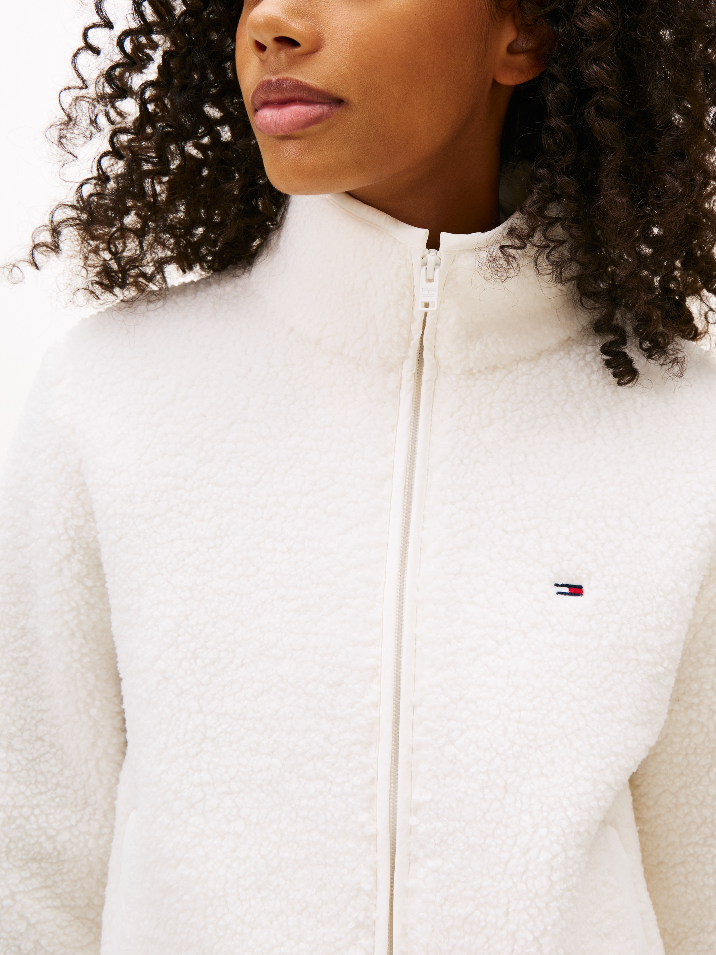 Tommy Jeans Sweatjacke »TJW REG SH S-FLAG TEDDY ZIP THRU« Kunstfaser, regular fit
