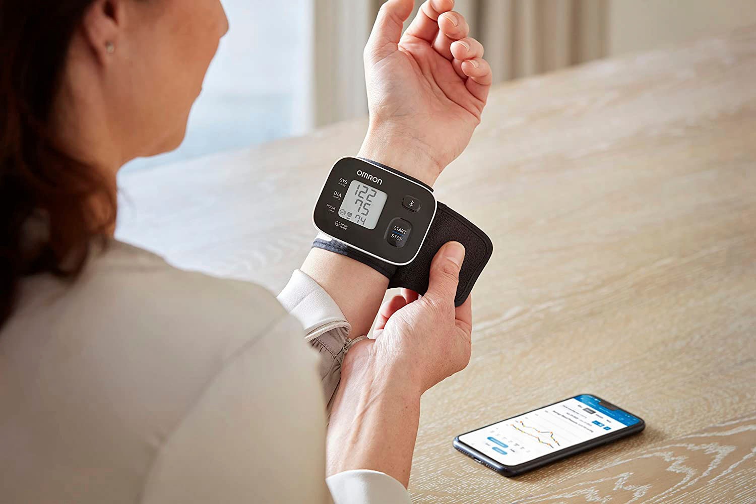 Omron Handgelenk-Blutdruckmessgerät »RS3 Intelli IT digitales Handgelenk-Blutdruckmessgerät«, klinisch validiert, mit kostenloser Smartphone App OMRON connect