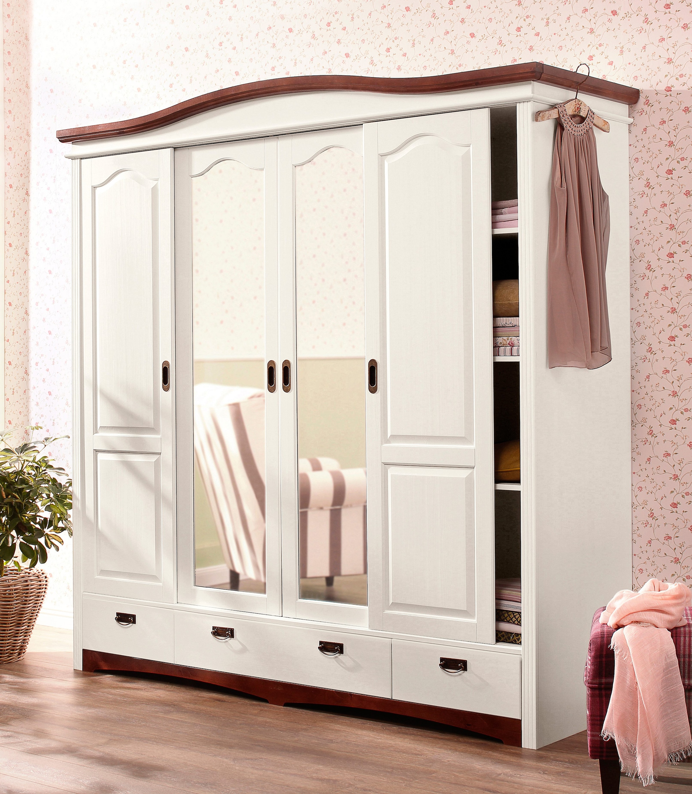 Home affaire Schiebetürenschrank »Konrad, Landhausstil, rustikal, mit Schubladen + Spiegel, Kassetten«, (3 Breiten: 153/202/249 cm H/T ca.207/64 cm), massive Kiefer, FSC®-zertifiziert, Messinggriffe, mehrere Varianten