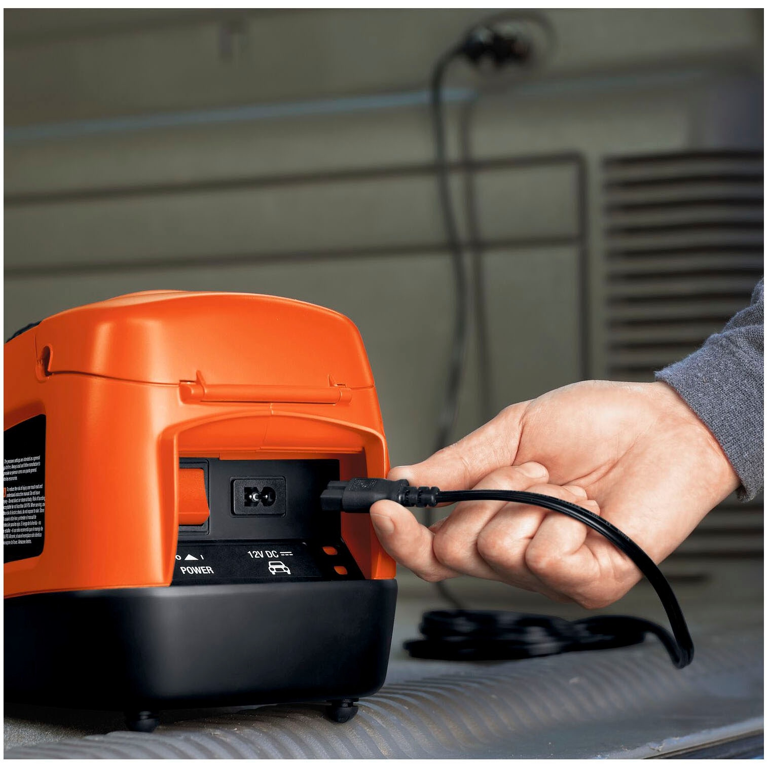 Black + Decker Kompressor »ASI300«, 160 PSI, 12V/230V, 3 Ventile, dig. Druckeinst.