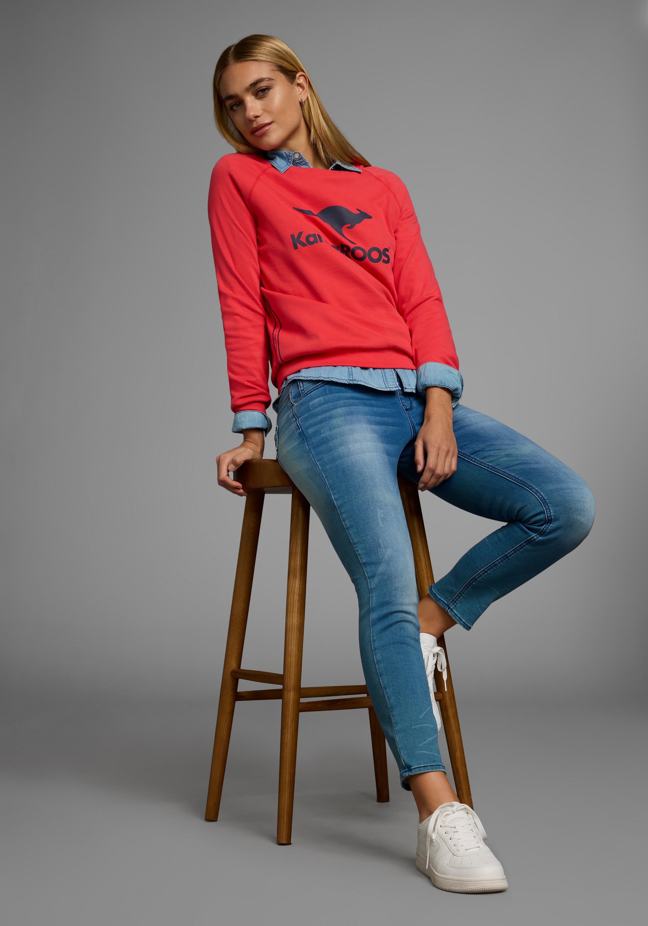 KangaROOS Sweatshirt, Langarm, figurumspielender Schnitt, mit Print, Rundhalsausschnitt