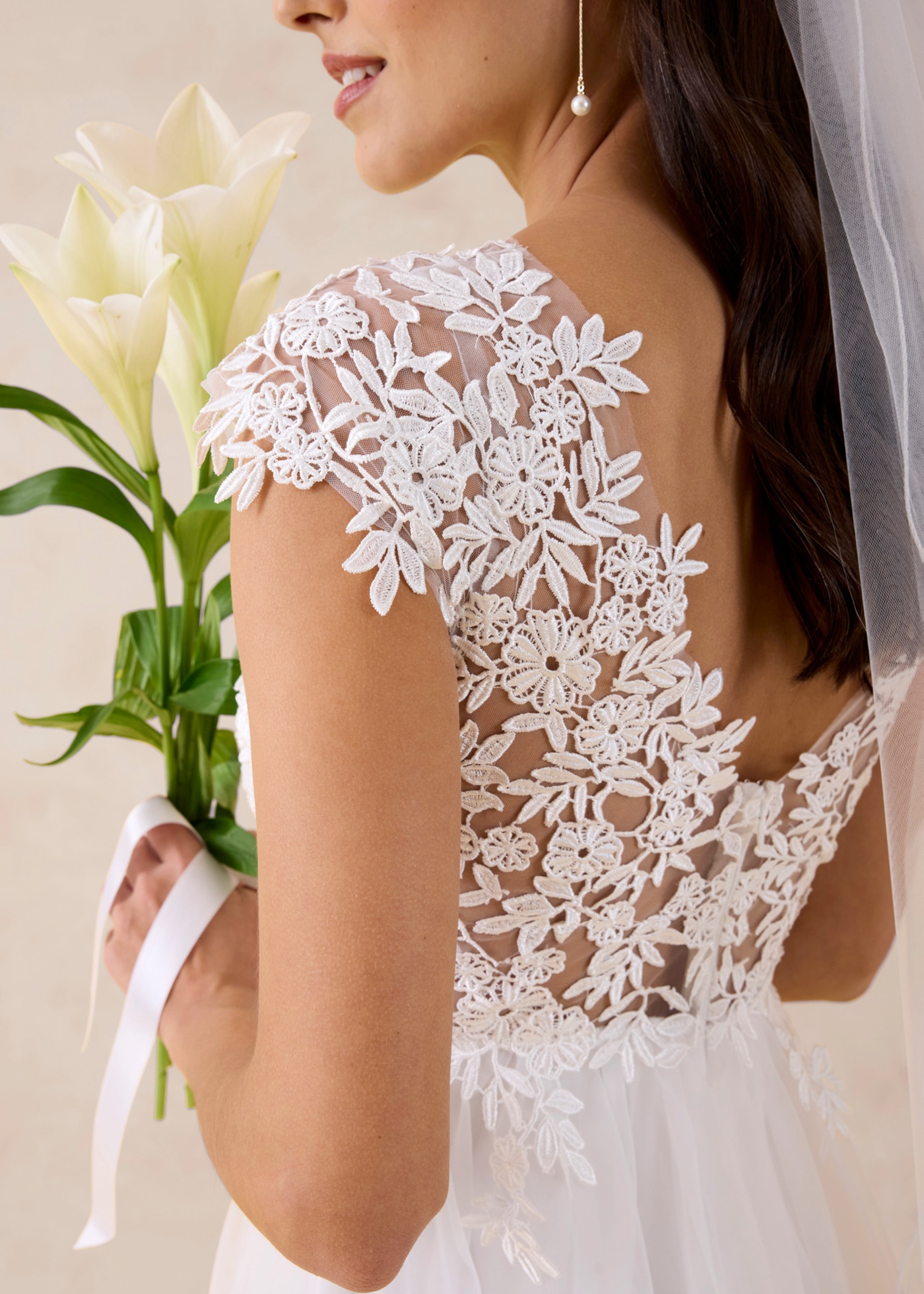 bonprix Brautkleid ausgestellte Passform, aus Tüll mit Spitzenbesatz, Kurzarm-Design
