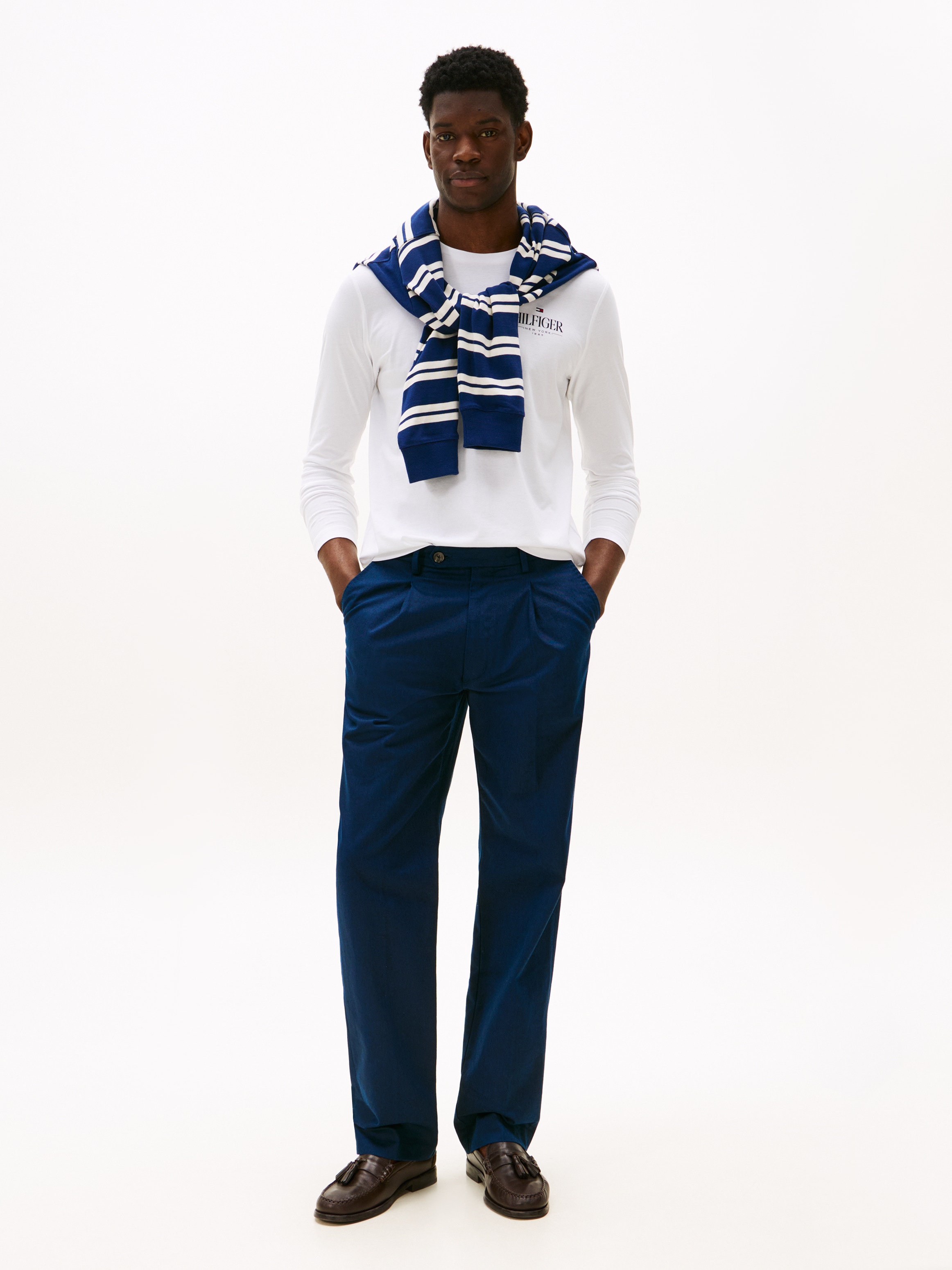 Tommy Hilfiger Longsleeve »HILFIGER STACK LS TEE« Kontrastfarbener Print auf der Brust