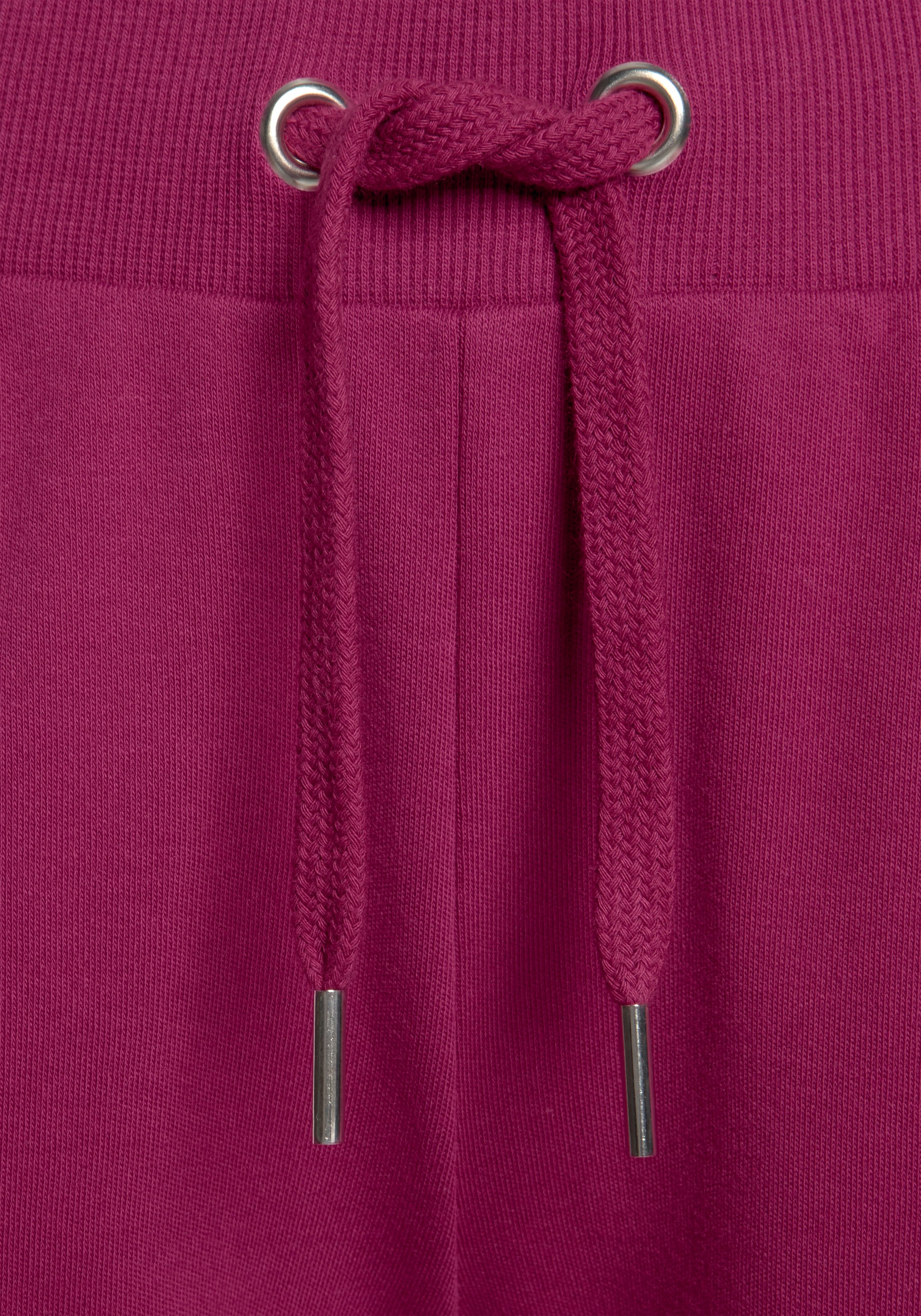 Bench. Loungewear Relaxhose, mit glänzender Logostickerei, Loungewear