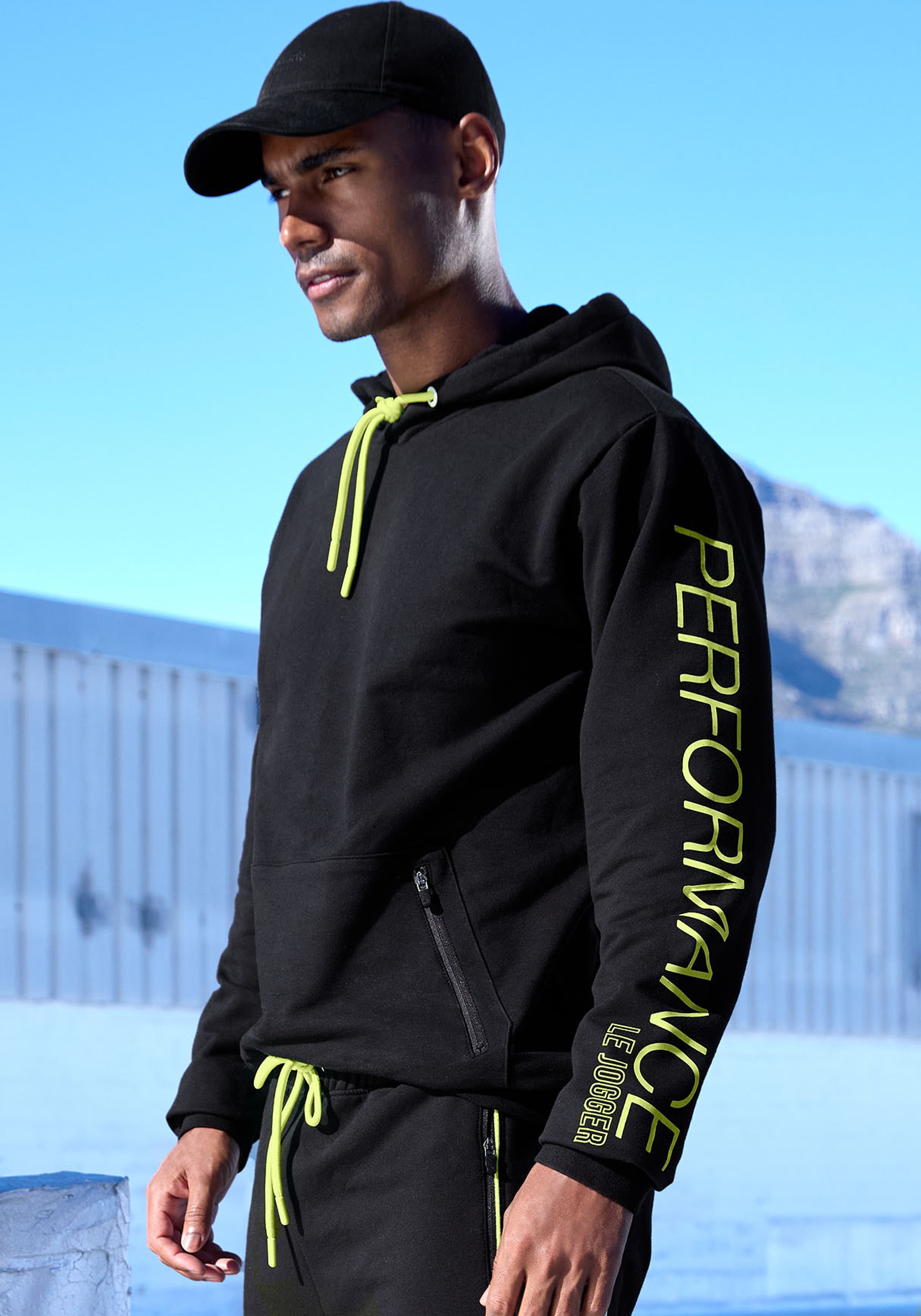 Le Jogger Performance Kapuzensweatshirt , mit praktischen Reißverschlusstaschen
