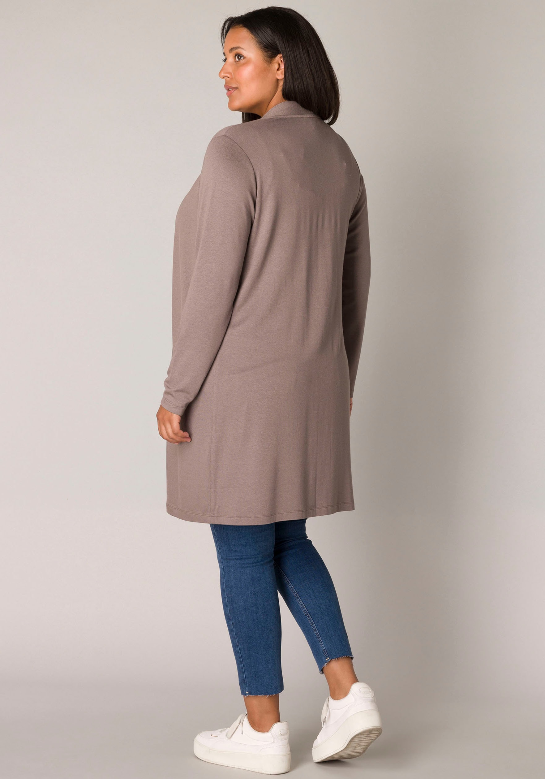 Base Level Curvy Strickjacke, in melierter Optik