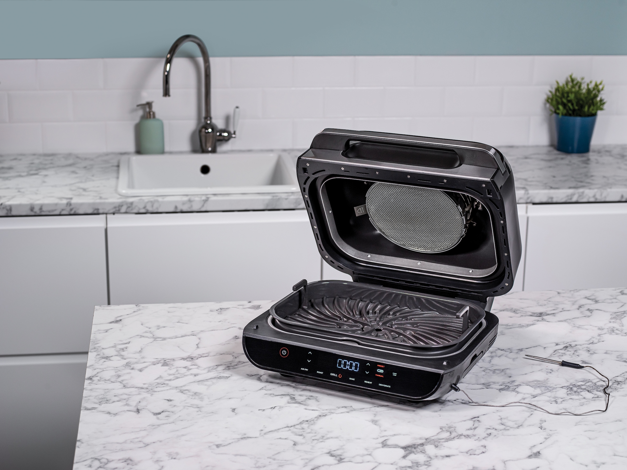 NINJA Heißluftfritteuse »und Grill Foodi MAX AG551EU«, 2460 W, 3,8 L Volumen, incl digitalem Temperaturfühler