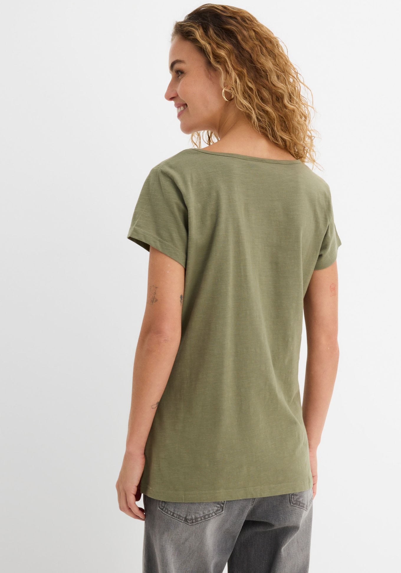 bonprix T-Shirt gerade Passform, Kurzarm, mit dekorativem Druck, aus Baumwolle