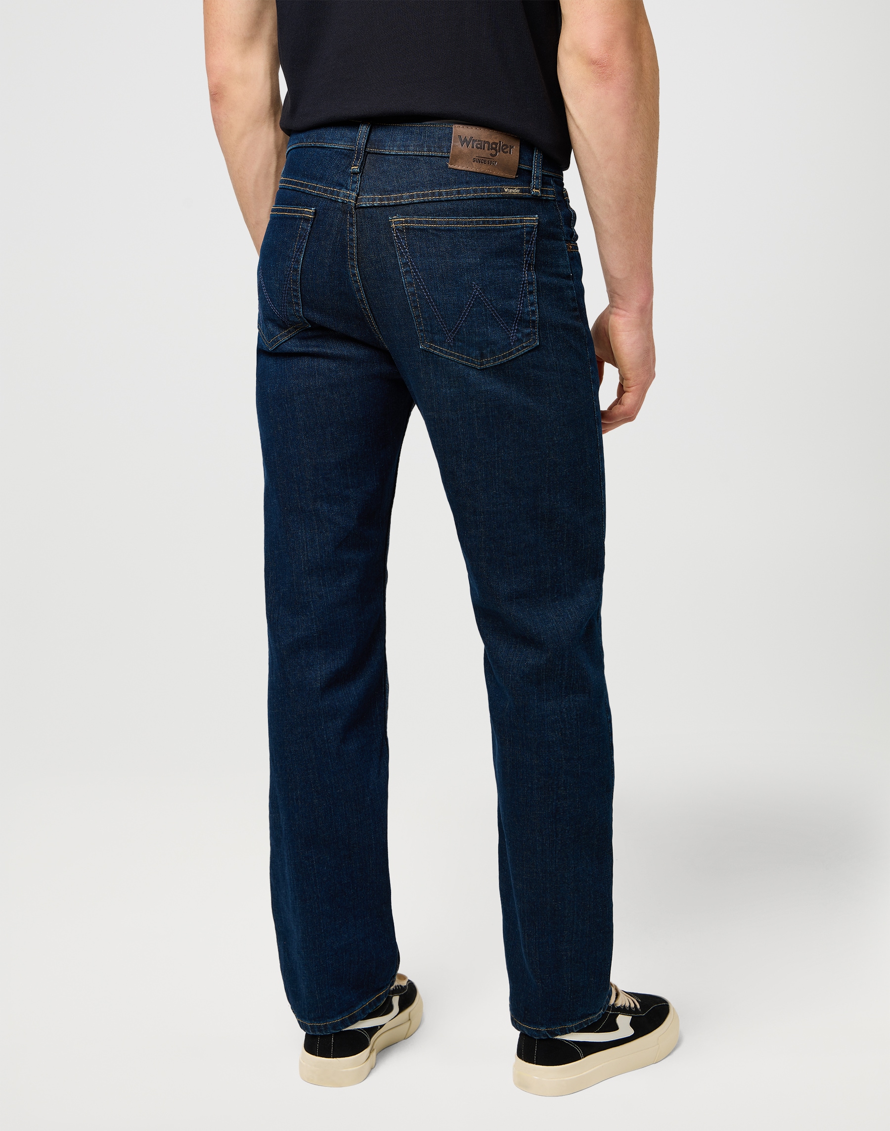 Wrangler Straight-Jeans »Foundation« aus elastischer Baumwollmischung